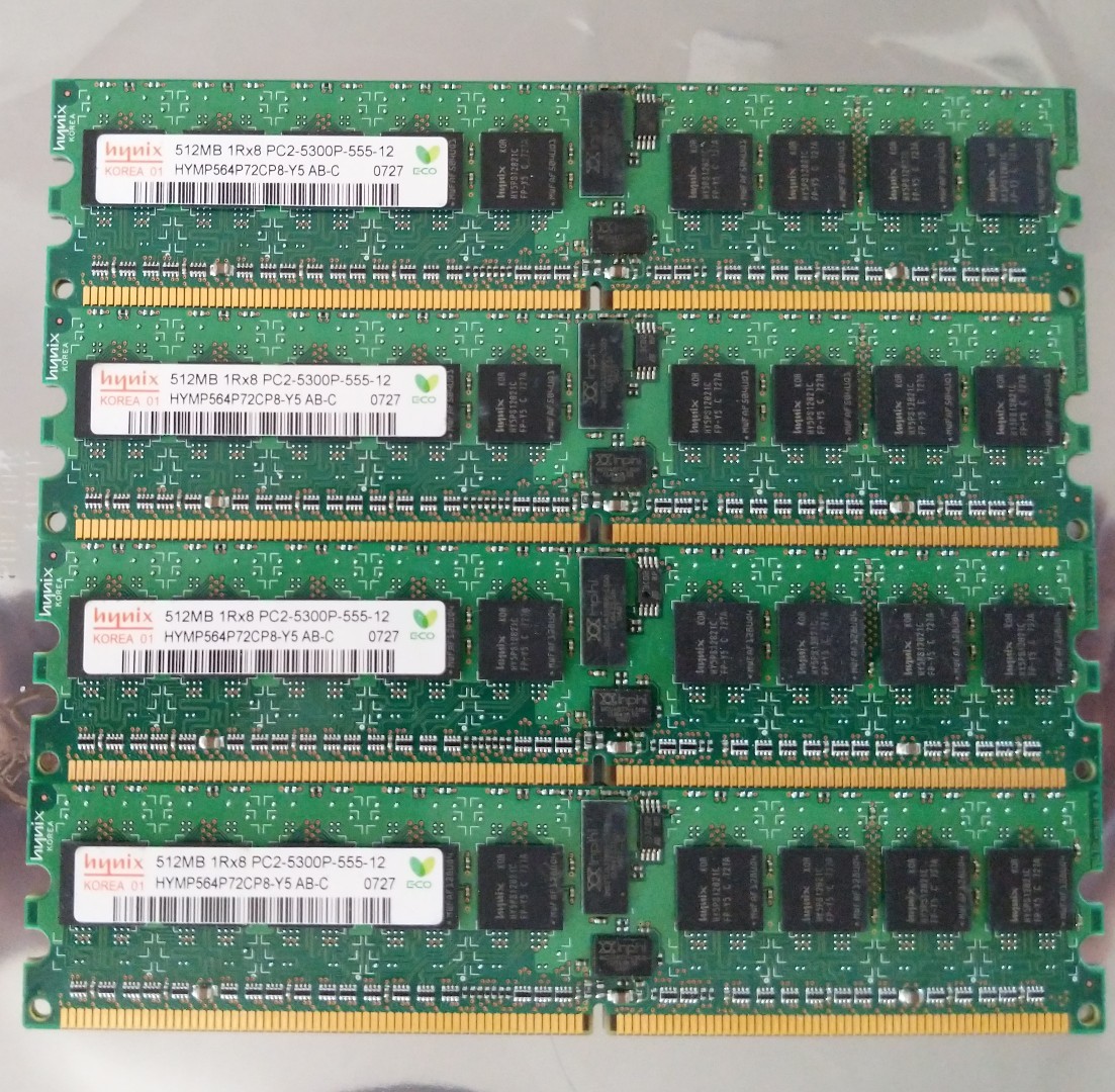 Hynix 512 MB PC2-5300P-555-12 DIMM 