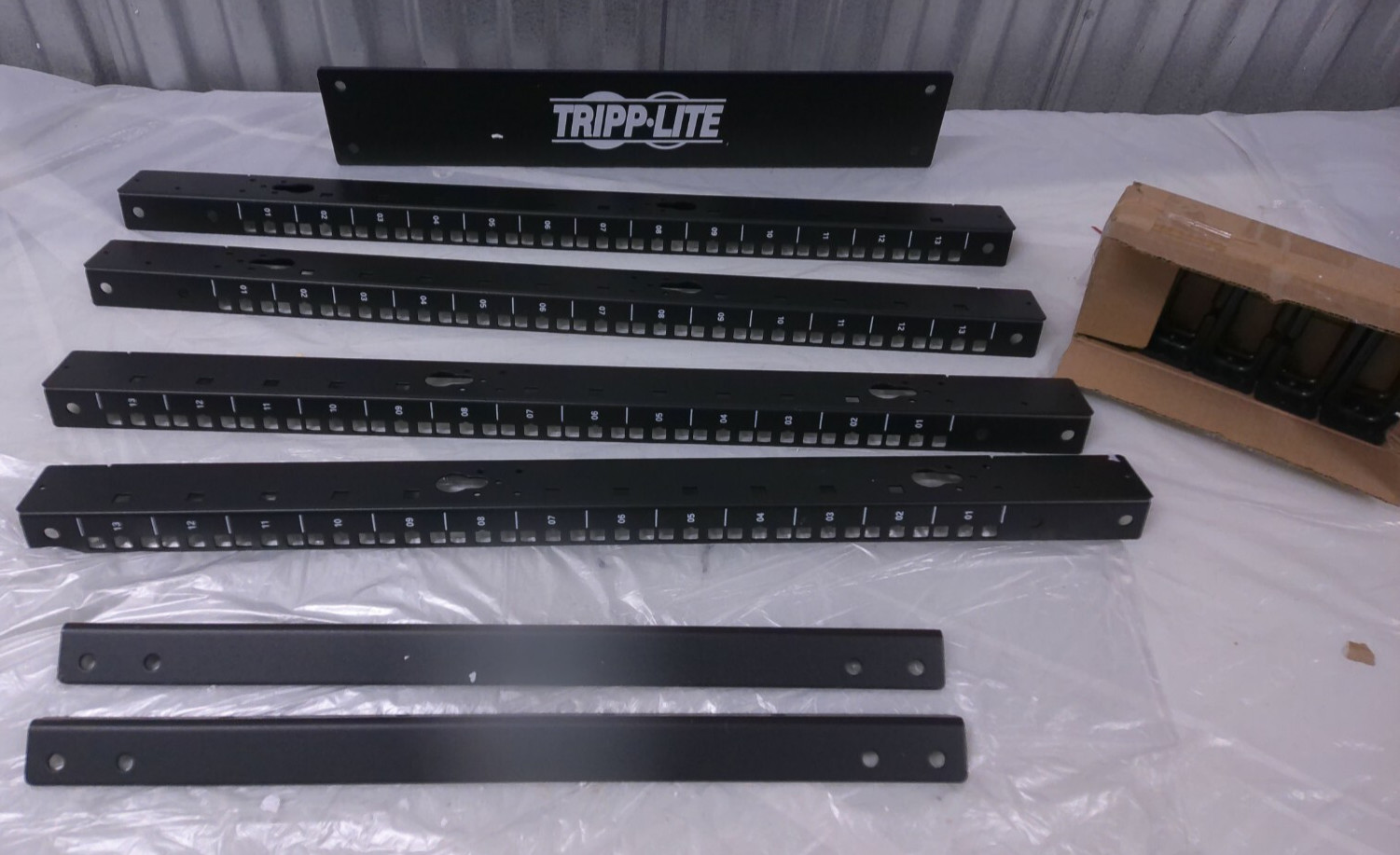 Tripp Lite SmartRack 4Post Adjustable Depth 13U 19"  Frame Rack - Missing parts