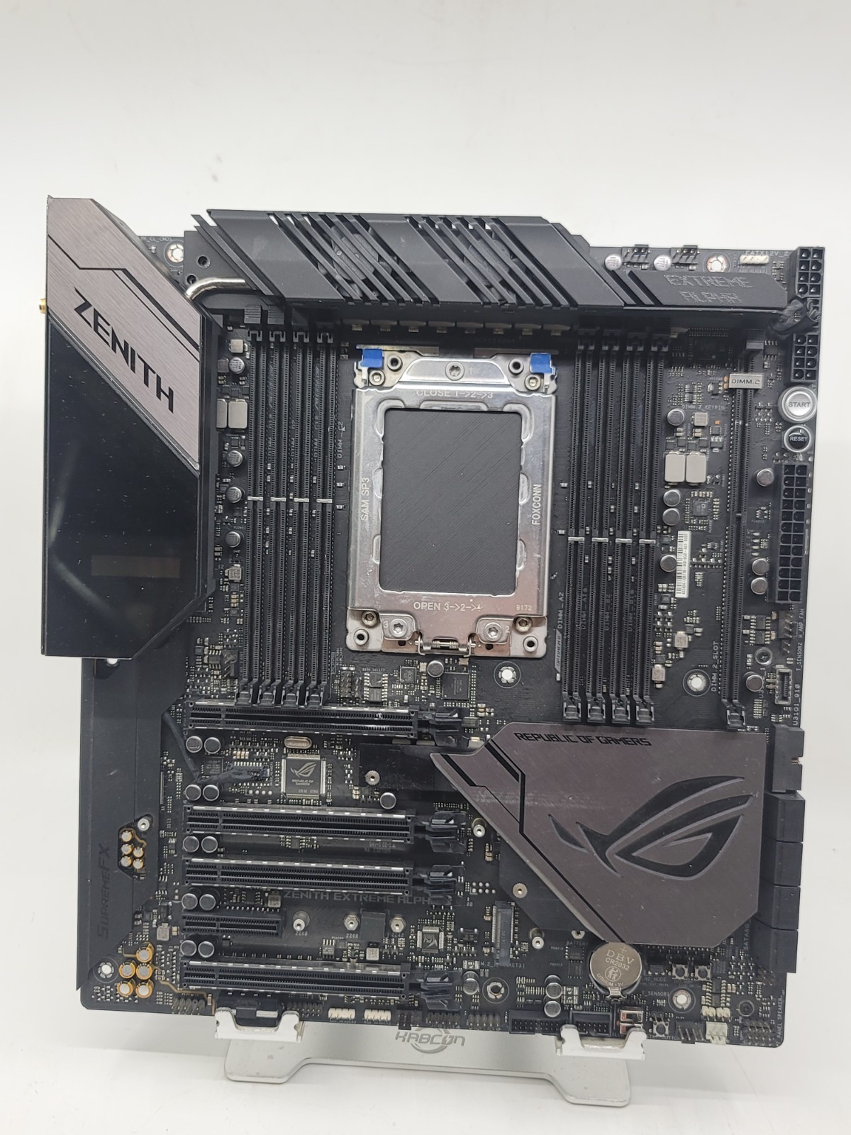 ASUS ROG ZENITH EXTREME AMD Threadripper X399 DDR4 Quad Channel EATX Motherboard