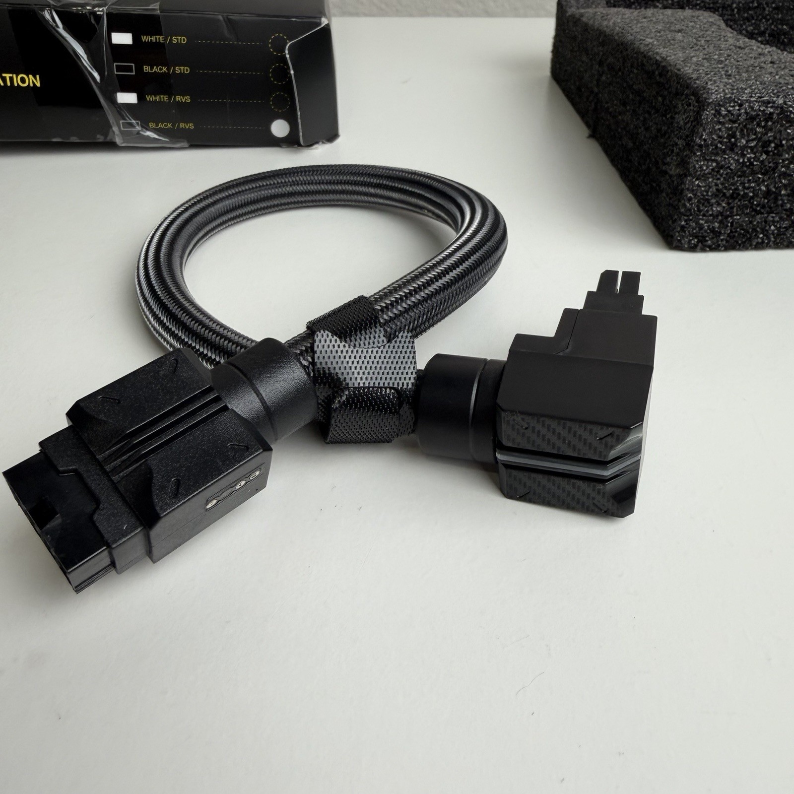 Black UNIFAS ARGB 8Pin GPU Extension Cable 16AWG 90 Degree PCIe PSU Power