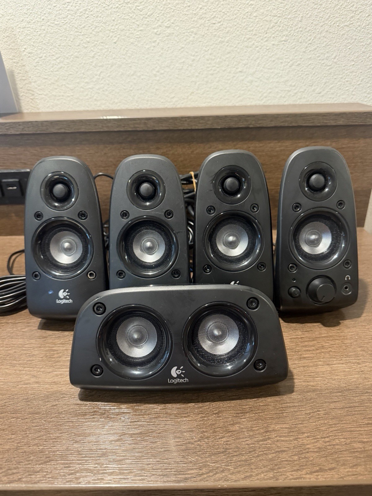 Logitech X-530 5.1 Channel Wired Surround Satellite Speaker System, Black A259