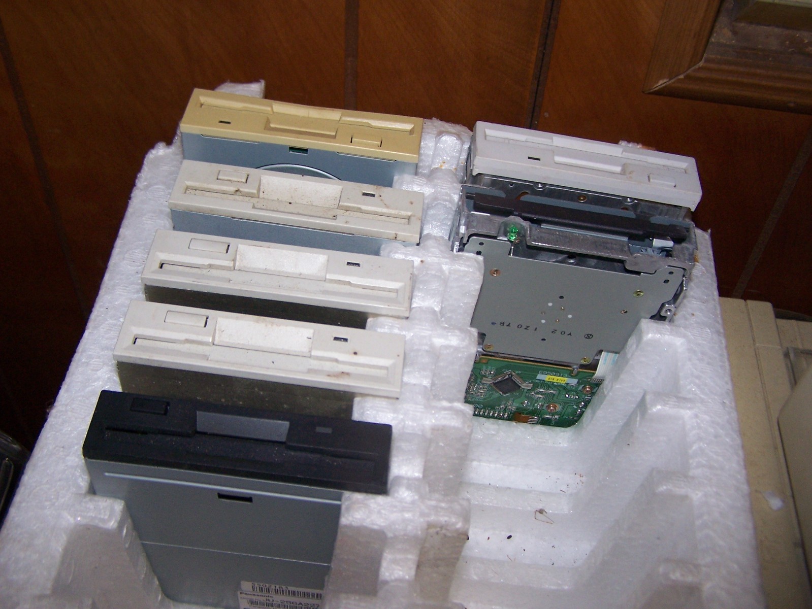 Lot of 7 PC 3.5" 1.44 drives