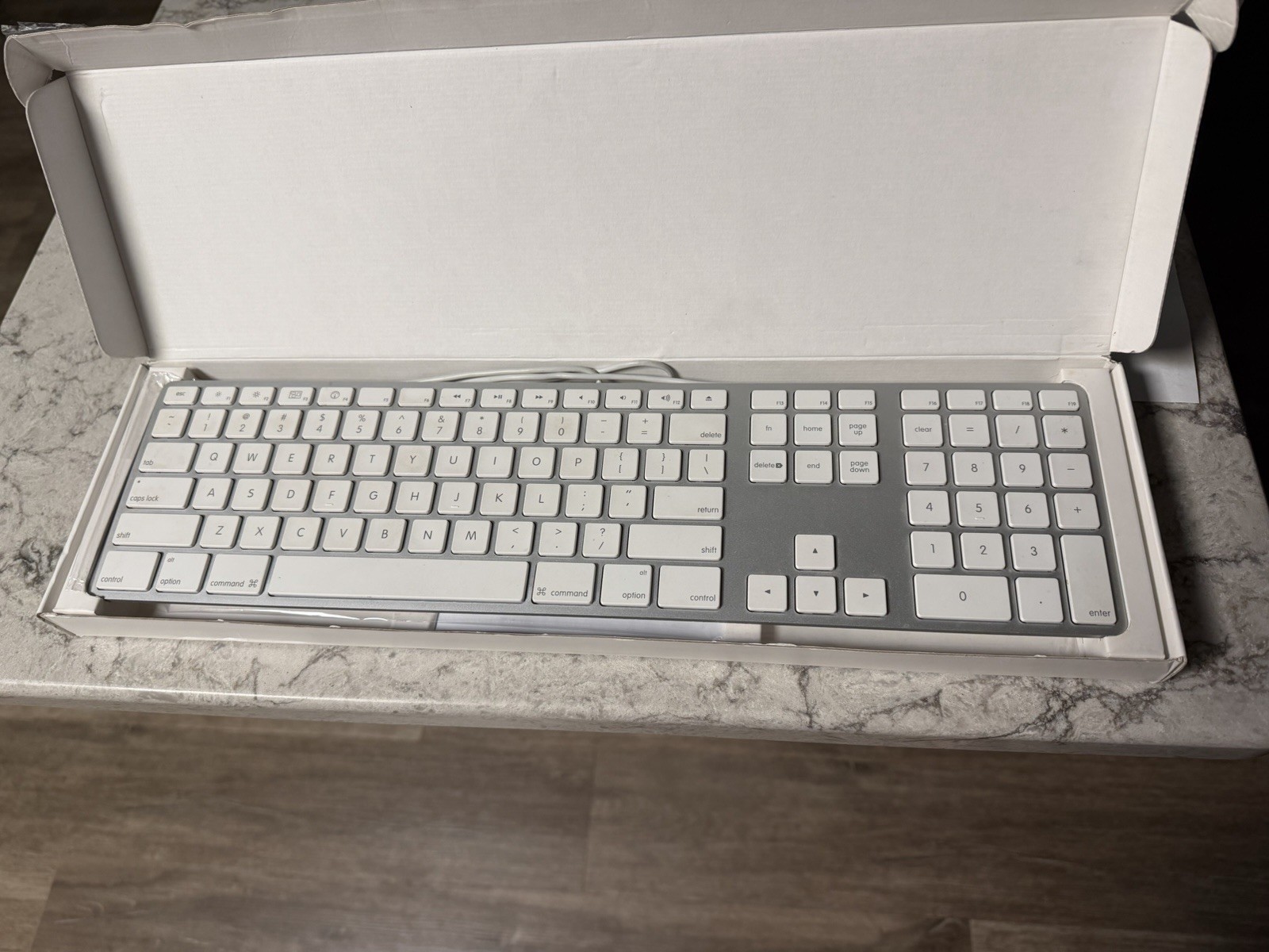 Apple Wired Keyboard USB Plug In Numeric Keypad Aluminum Model A1243 Low Profile