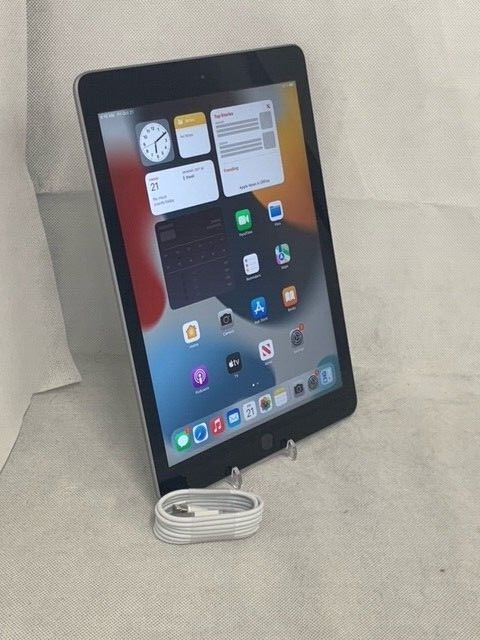 Apple iPad 6th Gen. 32GB, Wi-Fi, 9.7in - Gray / Silver / Gold  *Grade B*