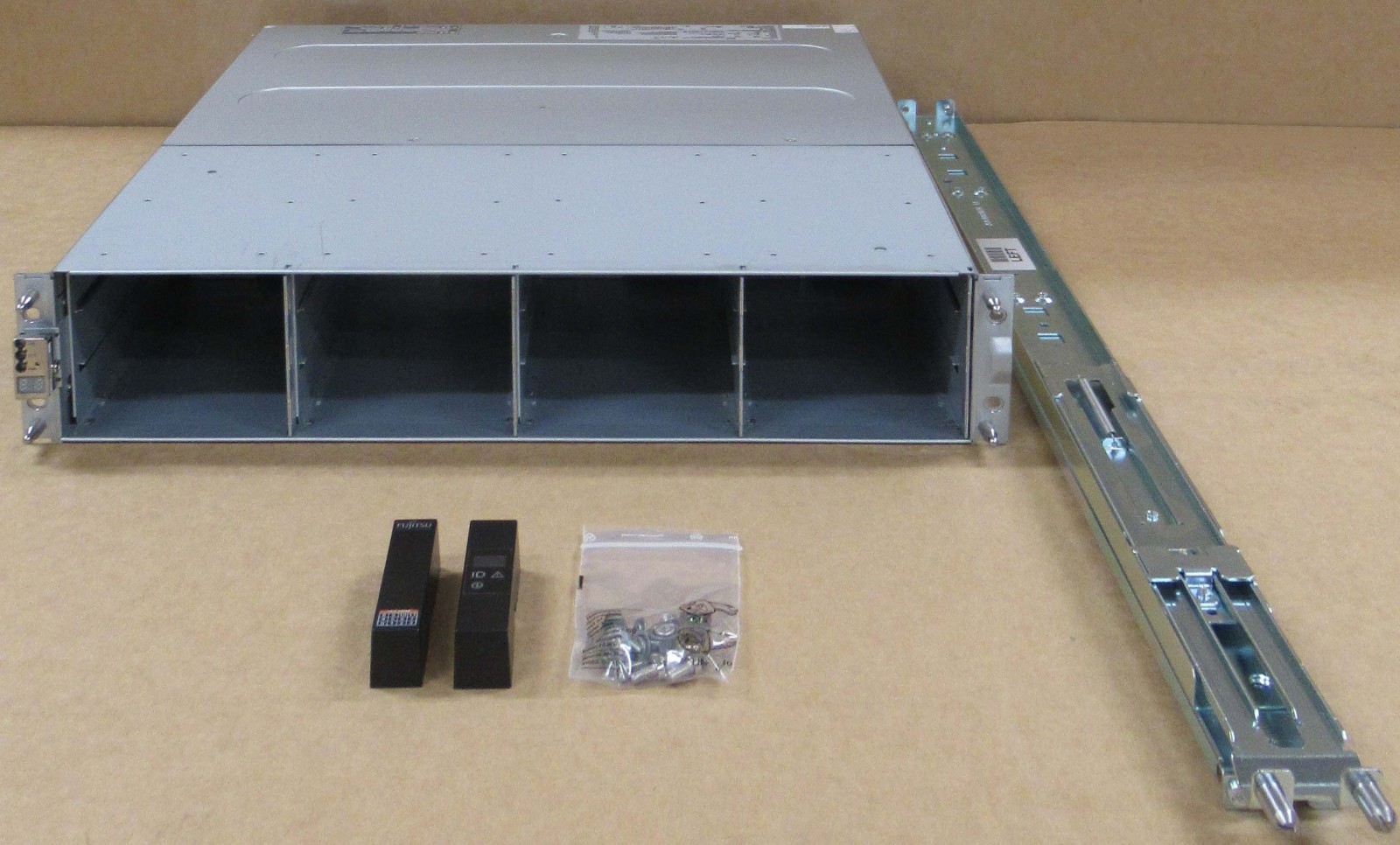 Fujitsu ET DX8700 S2 Array 12x 3.5" Bays 2x SAS I/O 6G IOM + Rails ETGAD