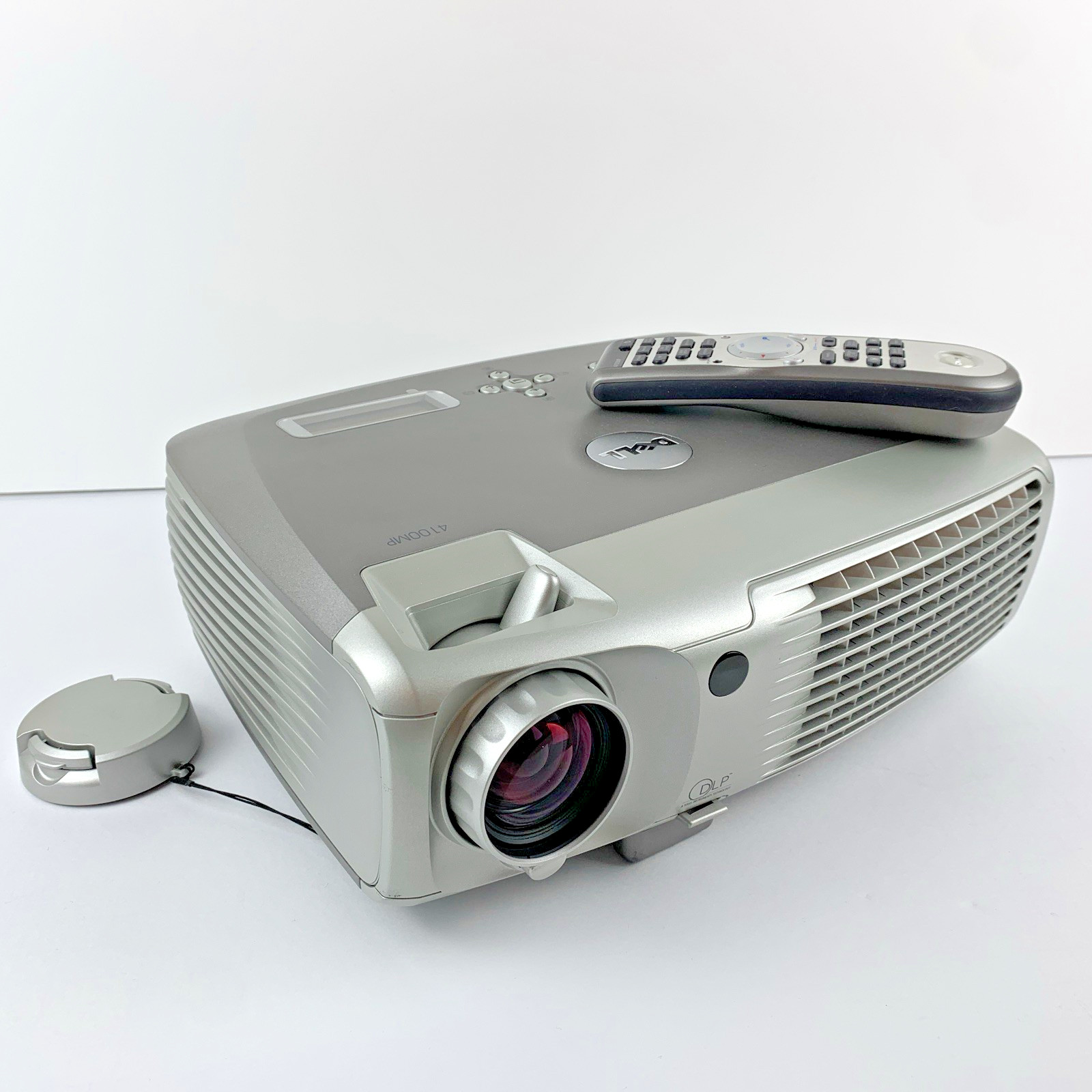Dell 4100MP DLP XGA Portable Projector with Remote plus Cables and Carrying Case