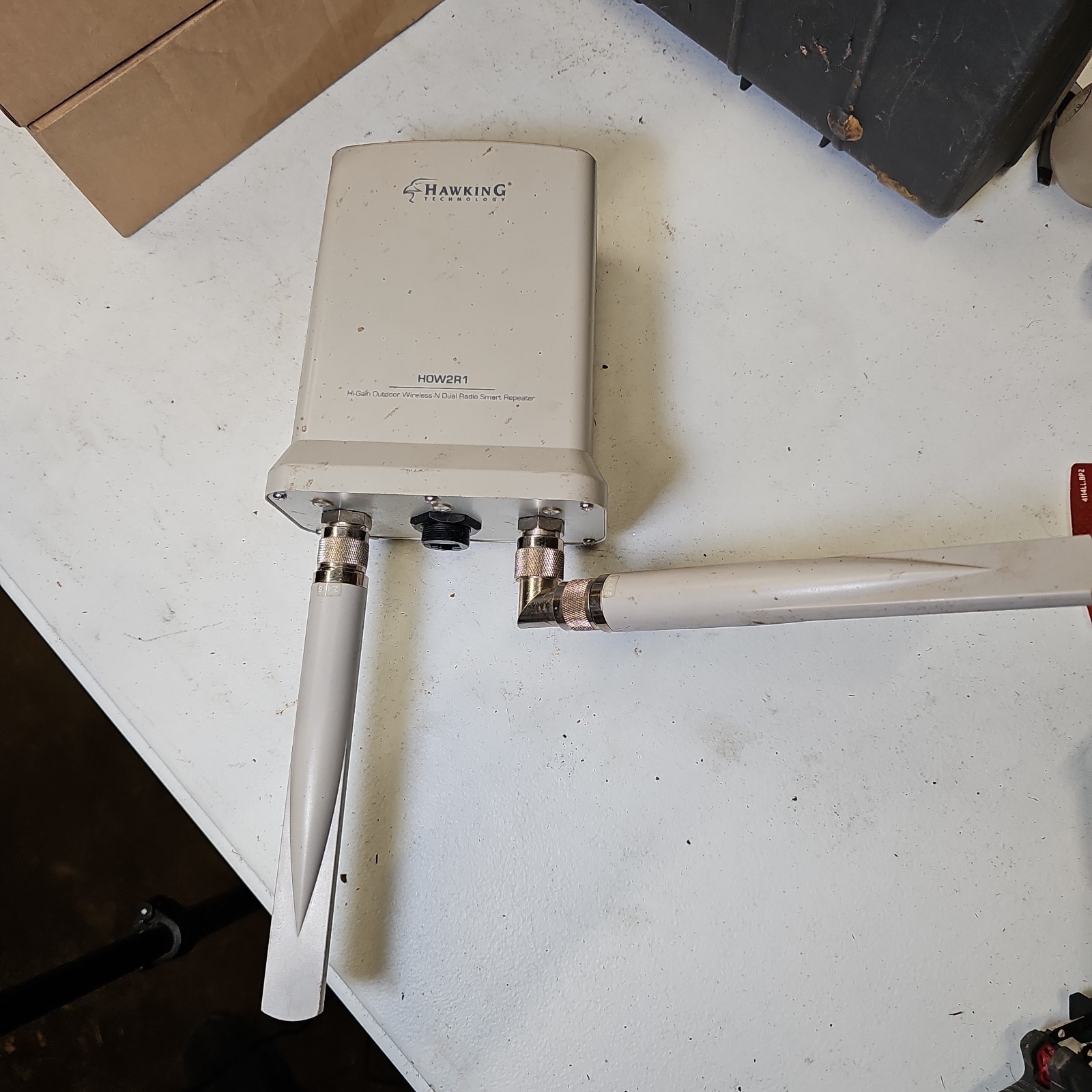 Hawking Hi-Gain HOW2R1 Outdoor Wireless-N Dual Radio Smart Repeater