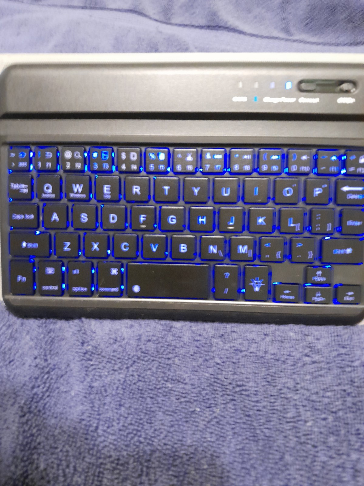 Universal 7/8-inch Bluetooth Folio Keyboard Tablet Case