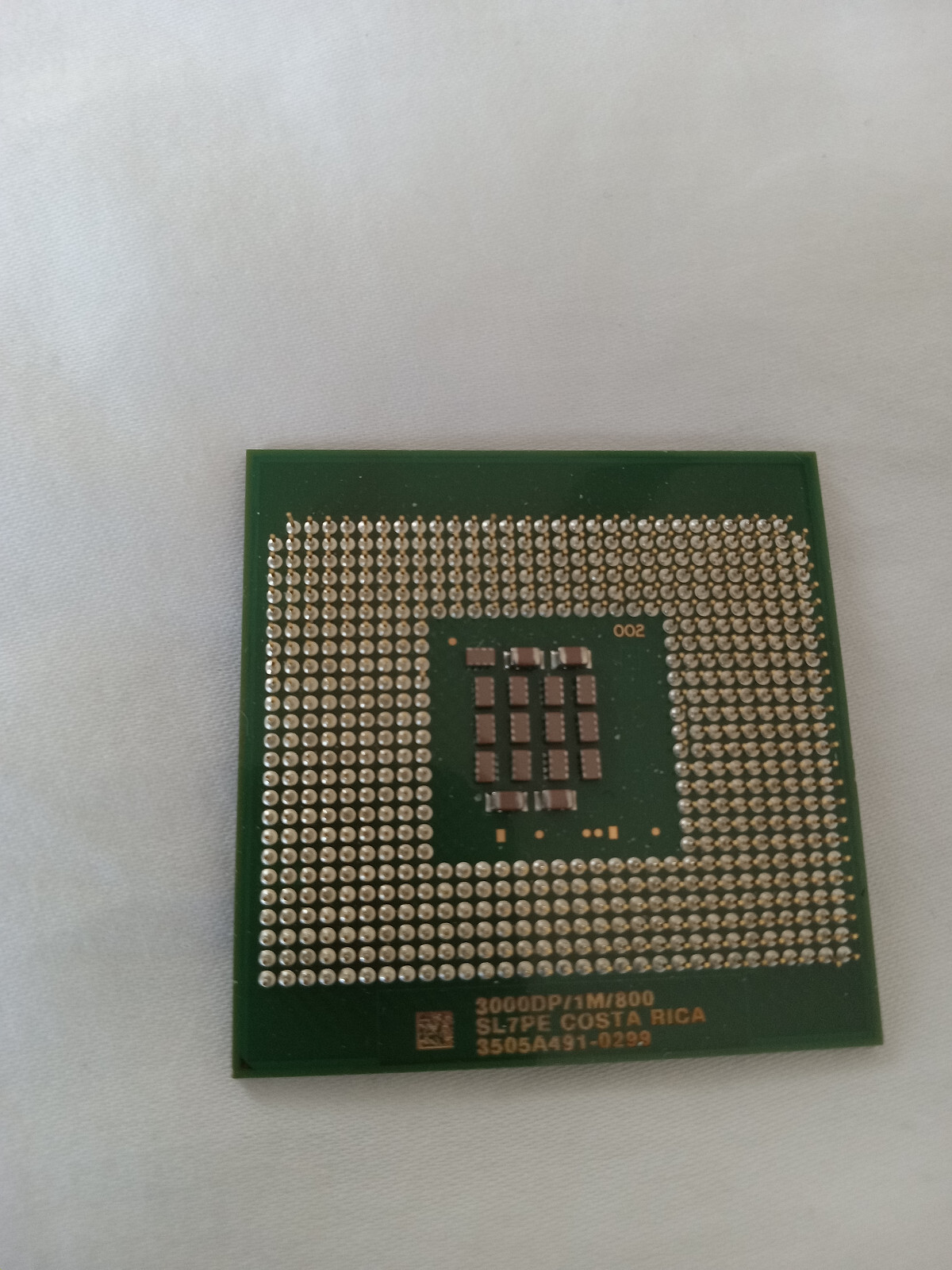 64-bit Intel® Xeon® Processor 3.00D GHz, 1M Cache, 800 MHz FSB SL7PE