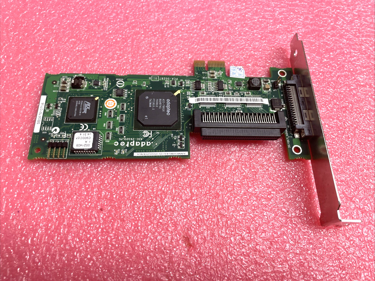 NICE ADAPTEC ASC-29320LPE  TCA-00287-01-B 320 SCSI PCIe Controller Card.