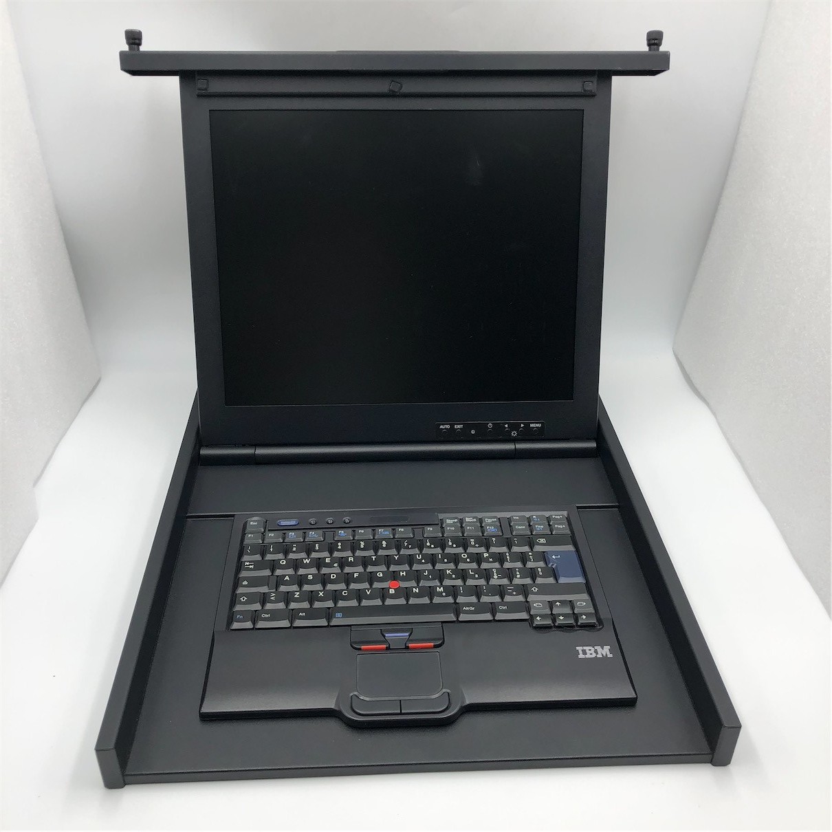 IBM 7316-TF3 Flat Panel Console Kit "No Rails" "Italian keyboard"  7316-TF3
