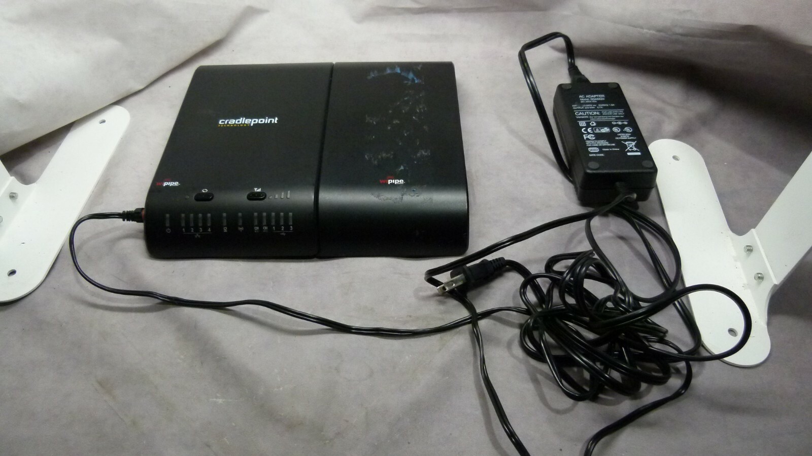 Cradlepoint MBR1200 Mobile Broadband Router WIPIPE Powered
