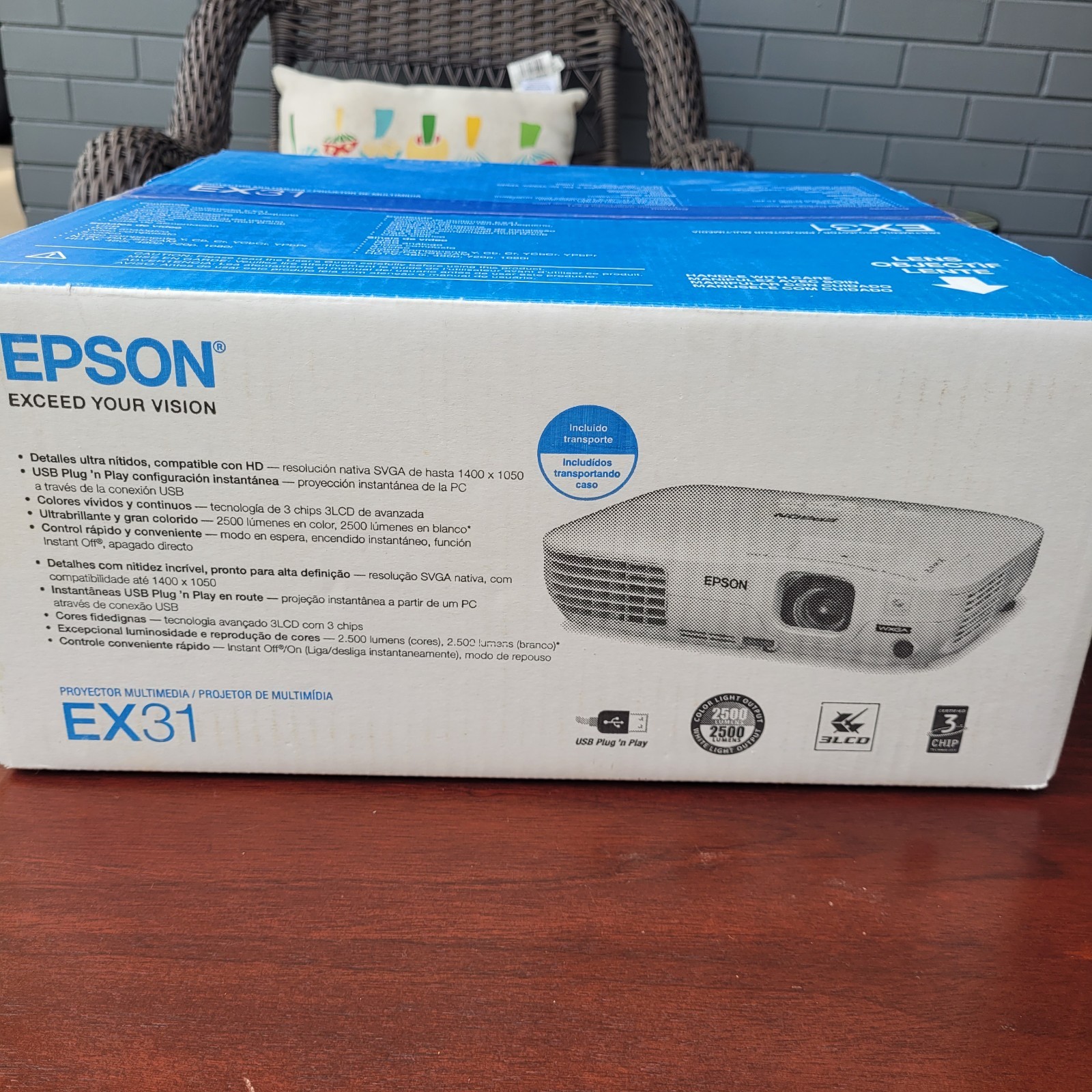 Epson EX31 3LCD Multimedia Projector SVGA 2500 Lumens H309A - New Open Box