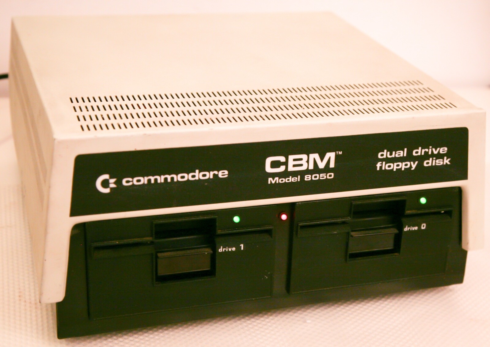 COMMODORE CBM Model 8050 DUAL DISK FLOPPY DRIVE for PET - Turns on