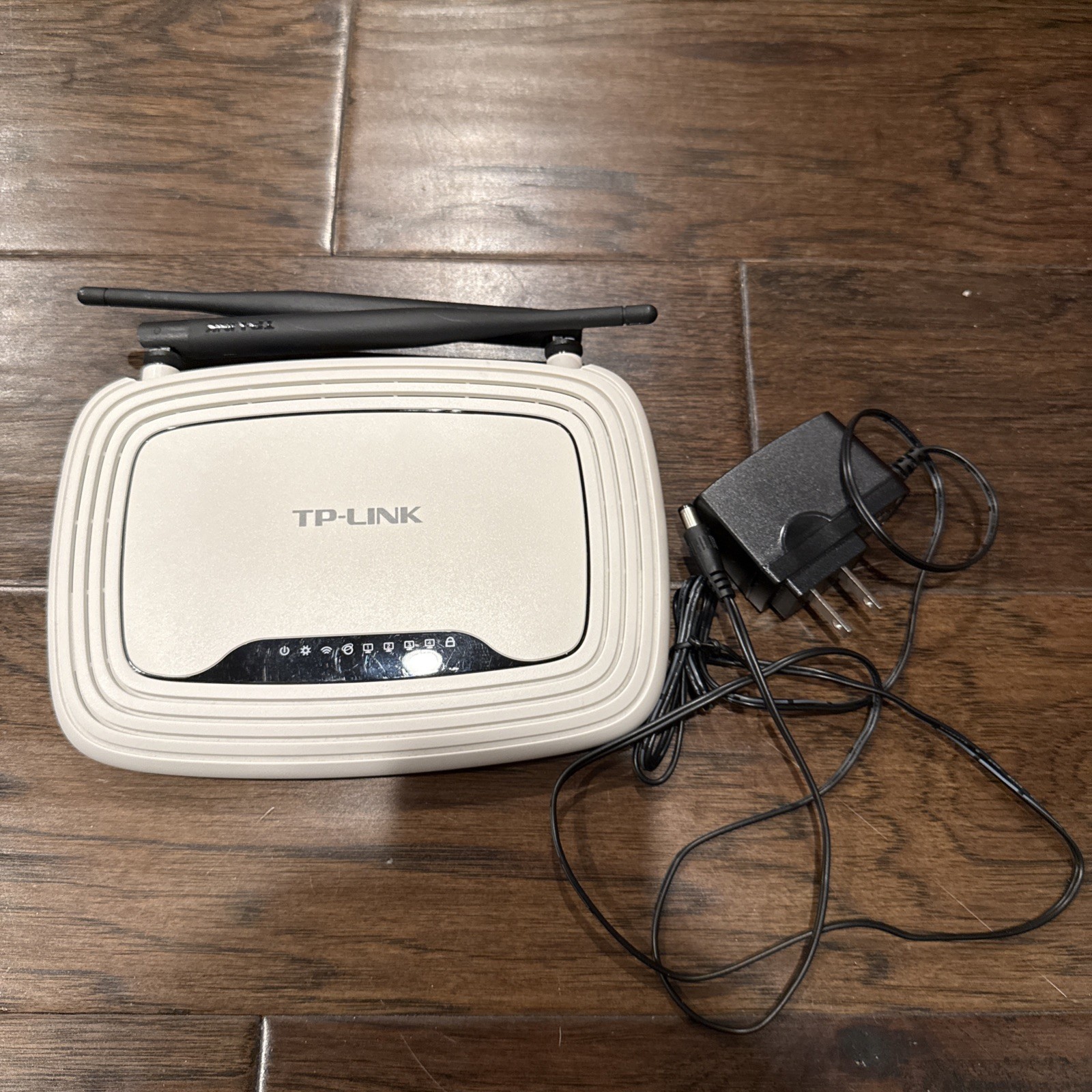 TP-Link TL-WR841N 300Mbps Wireless N Router - Excellent Condition