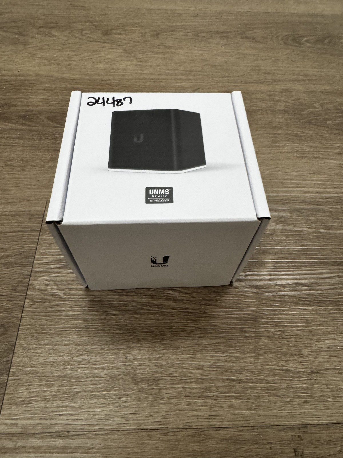 ACB-ISP-US - Ubiquiti - airCube ISP 2.4GHz Wireless Access Point with 24V PoE -