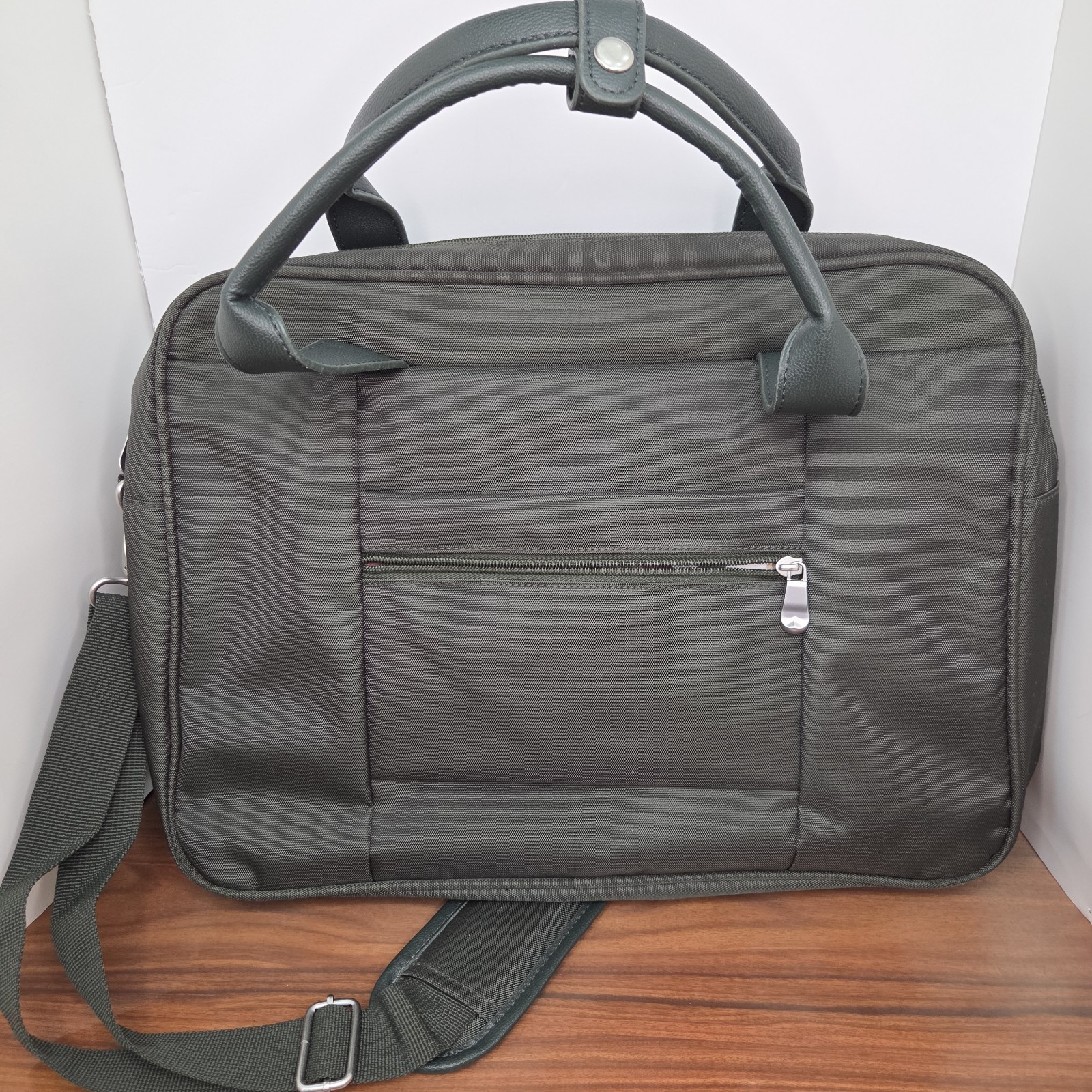 Samantha Brown Men's Laptop Messenger Essential Carry All Bag Khaki  16"x12"x7"