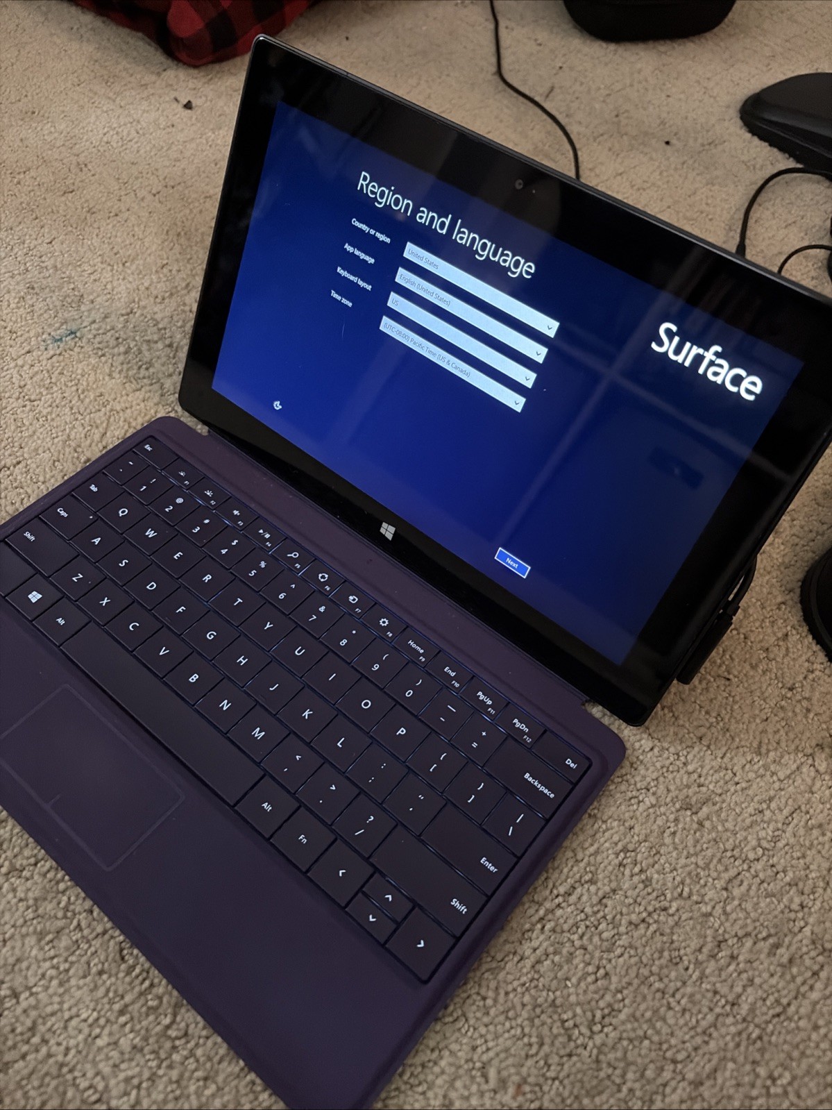 Microsoft Surface RT 32GB Laptop/Tablet Windows 8.1 RT Black WITH CHARGER