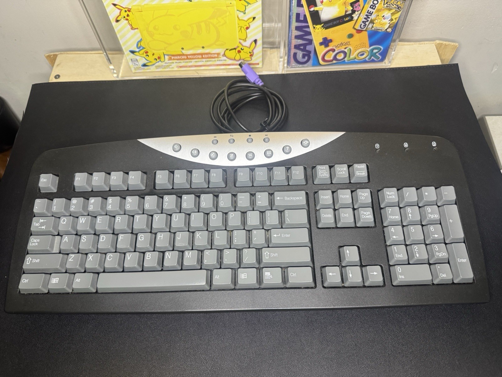 Vintage Gateway PS/2 Wired Computer Keyboard Model RT3602
