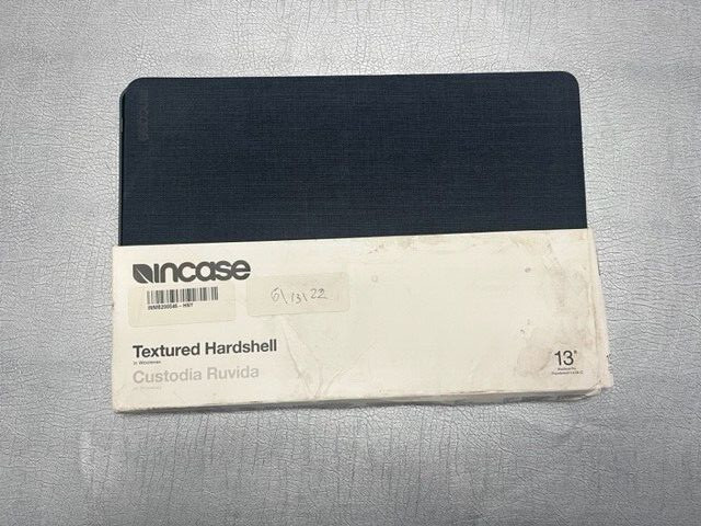 Incase Navy Textured Hardshell in Woolenex 13" MacBook Pro Thunderbolt 3