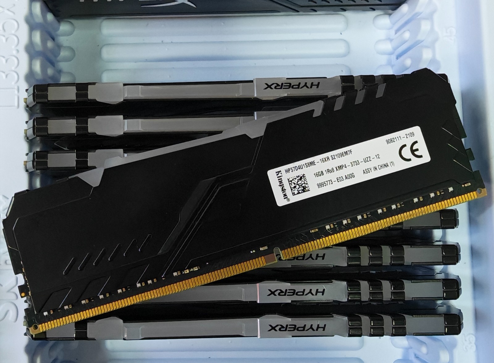HP Kingston 16GB DDR4 3733 Desktop DIMM RAM 1Rx8 XMP RGB HP37D4U1S8ME-16XR
