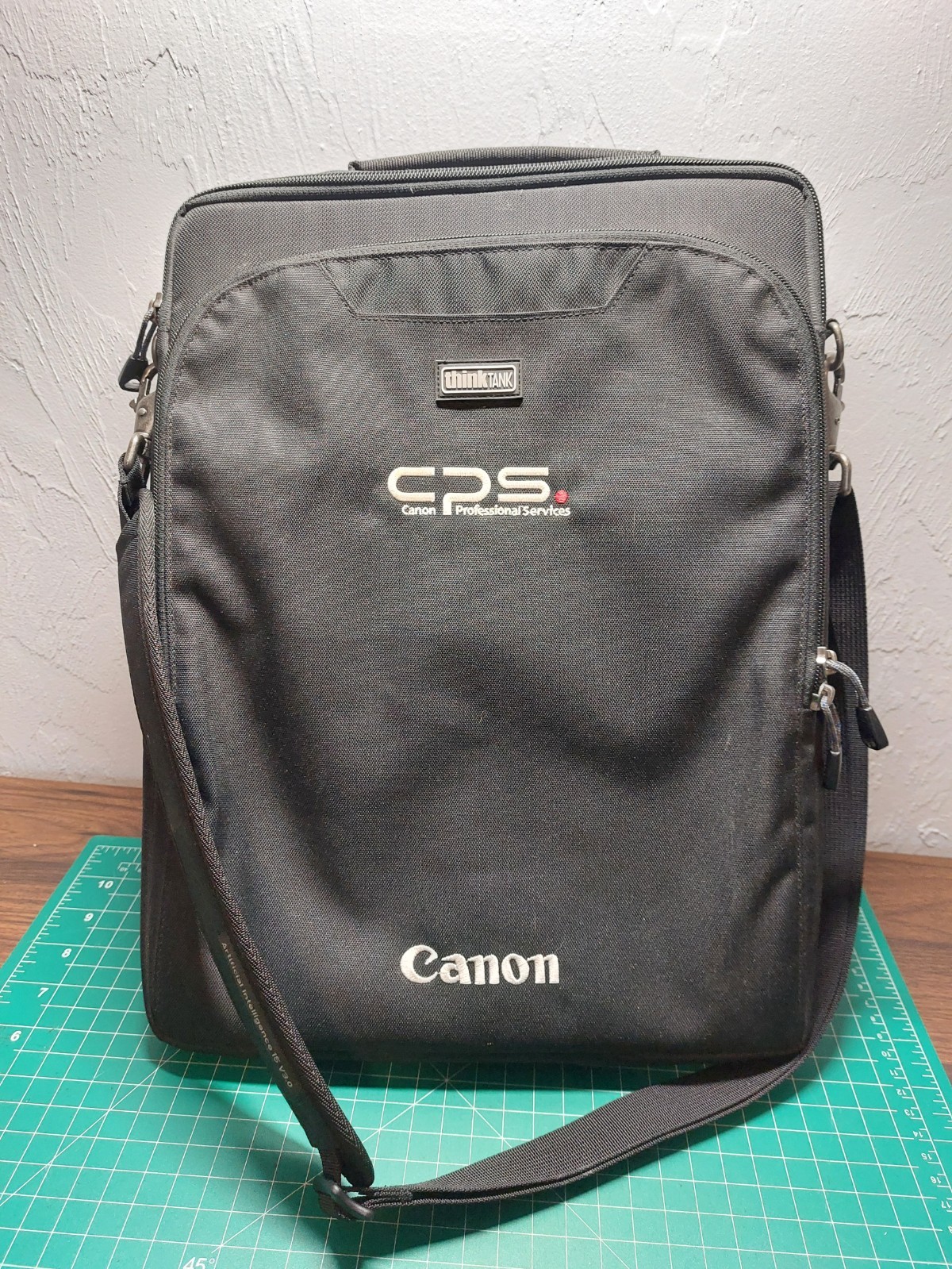 THINK TANK ARTIFICIAL INTELLIGENCE LAPTOP NOTEBOOK SHOULDER BAG CANON CPS