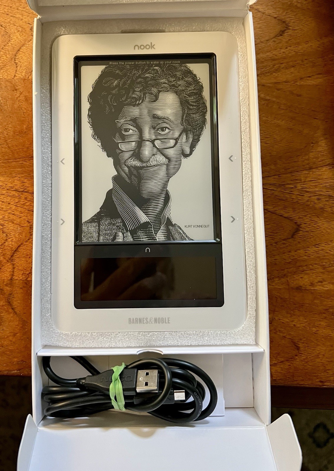 Barnes & Noble Nook E-Reader (BNRV100) , New Battery Installed.