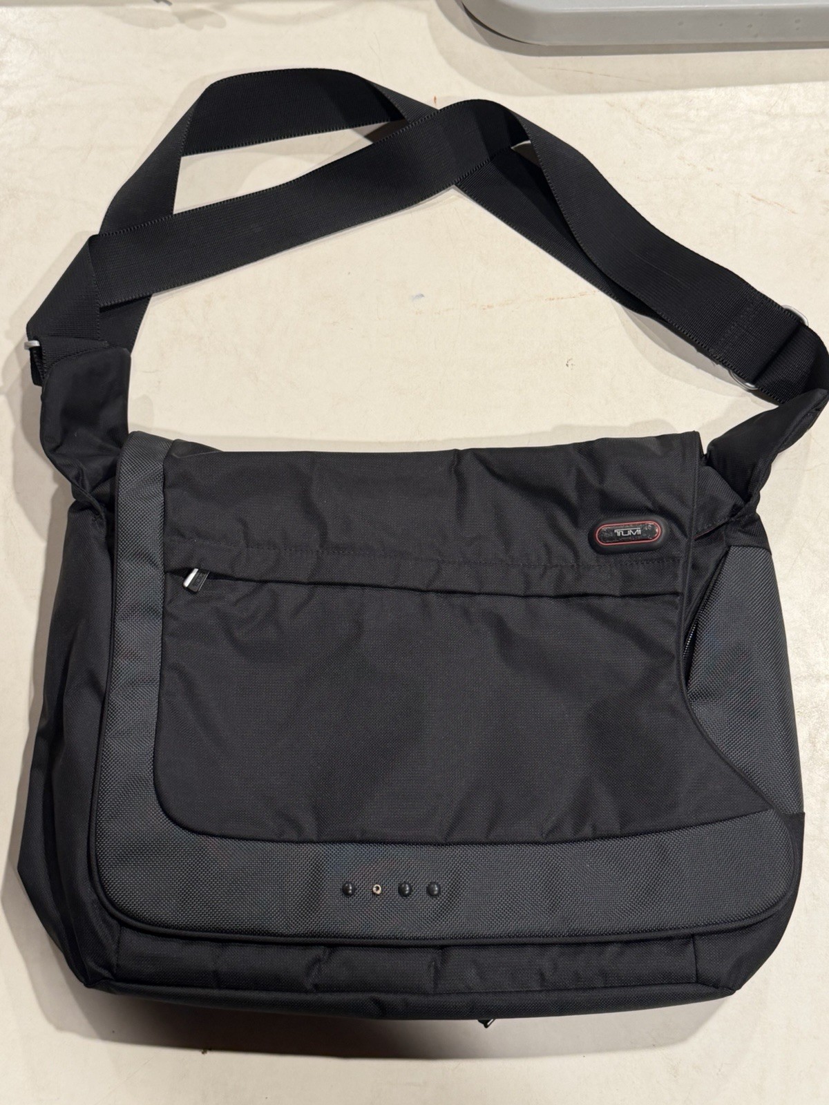 TUMI T-TECH 16” EXPANDABLE MESSENGER LAPTOP SHOULDER BLACK BAG 5112D COMPUTER