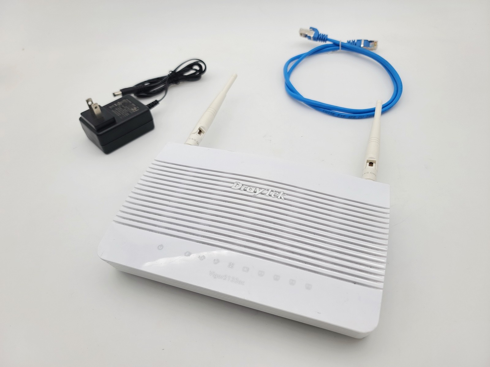 DRAYTEK VIGOR 2133AC GIGABIT VPN ROUTER WITH DUAL-BAND WI-FI W ADAPTER CABLE