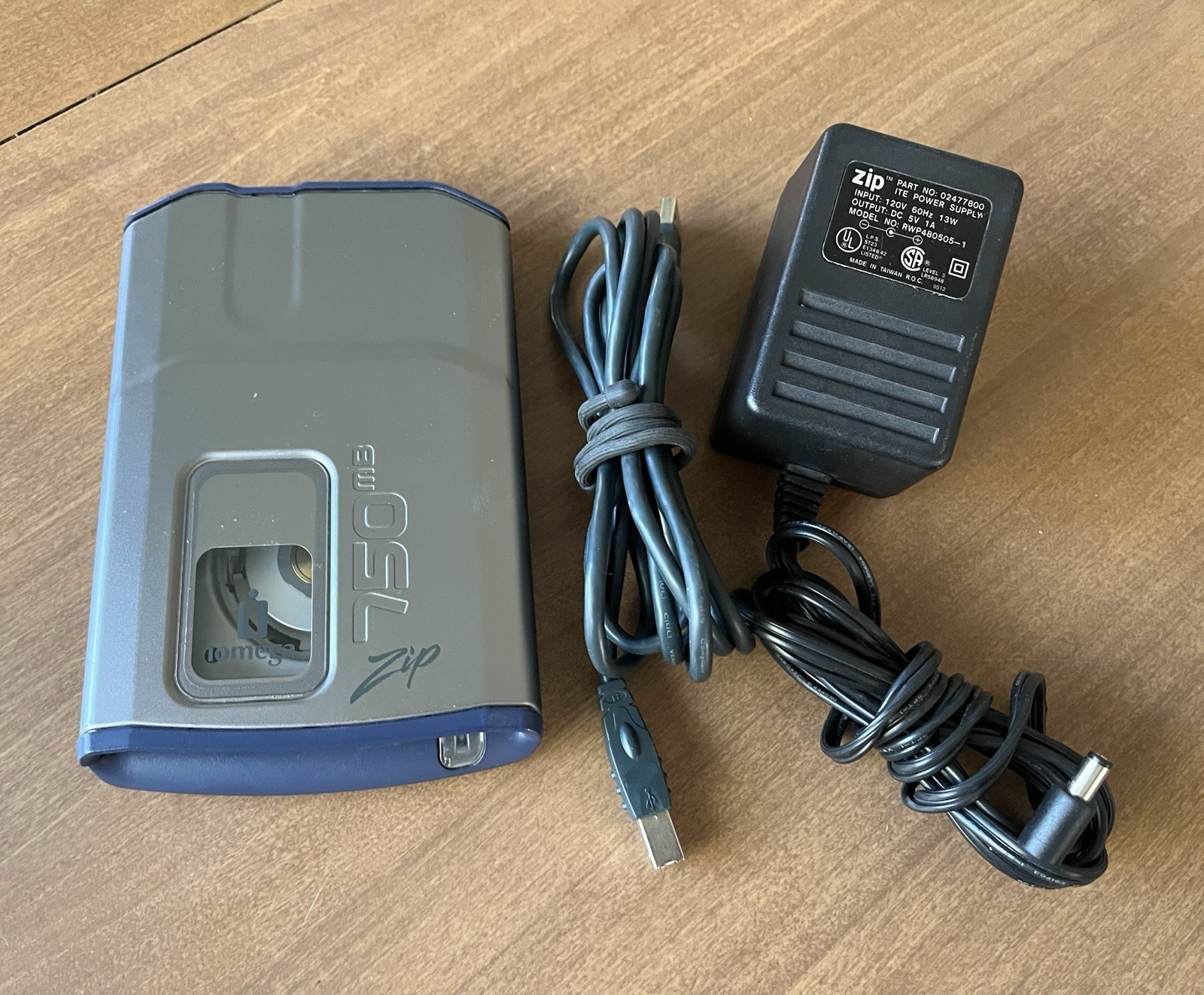 Iomega Zip 750 MB External USB 2.0 Drive Model Z750USB Working Loose Cover