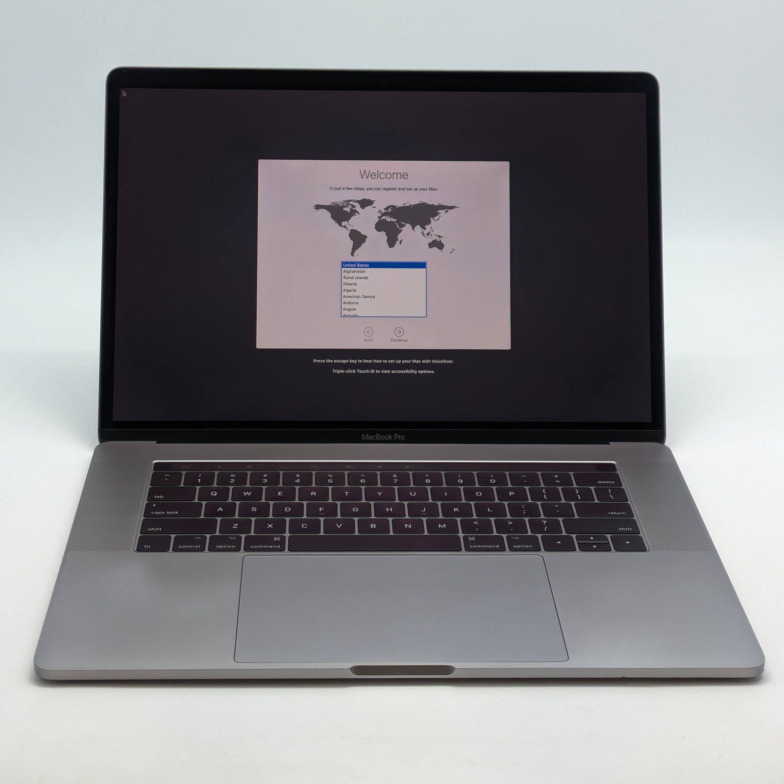 Apple MacBook Pro 2017 15.4" i7-7700HQ 256GB SSD 16GB DDR3 Radeon Pro 555 macOS
