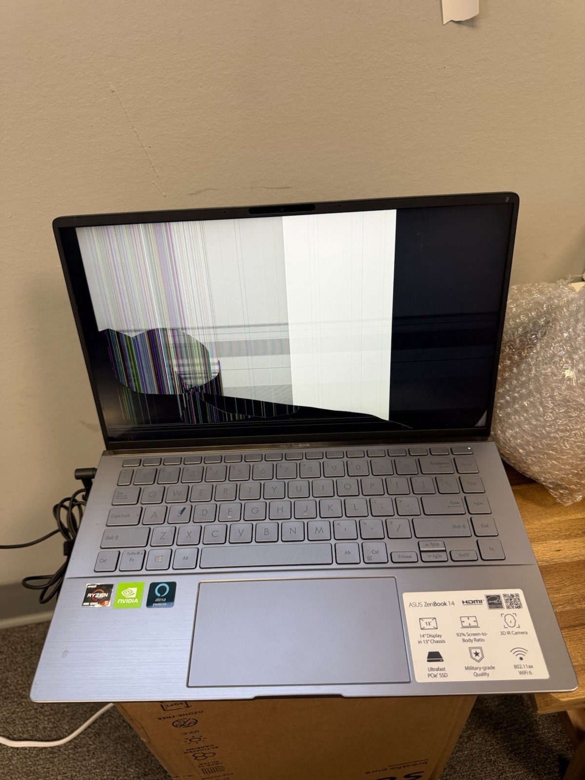 Broken Asus Zenbook 14 Q406DA Ryzen 5 3500U 2.1GHz 8GB RAM 256GB SSD
