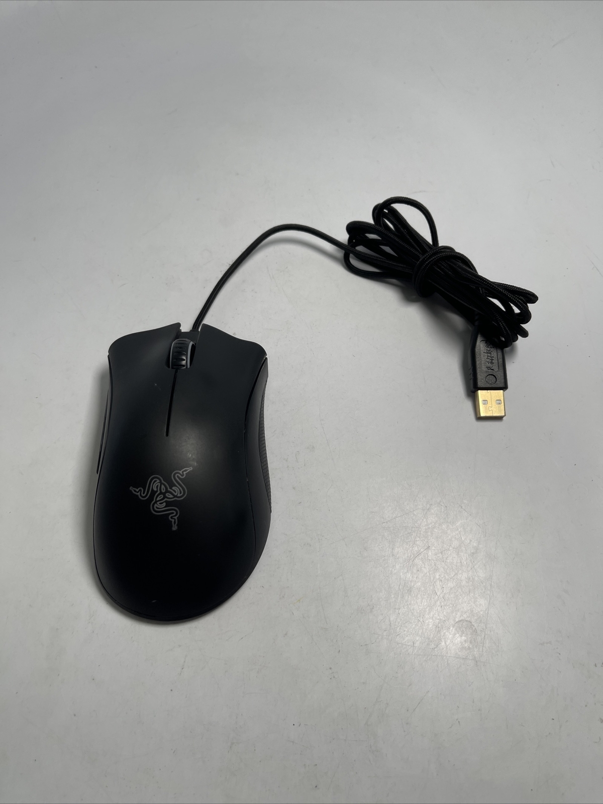 Razer DeathAdder Chroma  (RZ01-01210100) Wired Mouse Clean Works Well