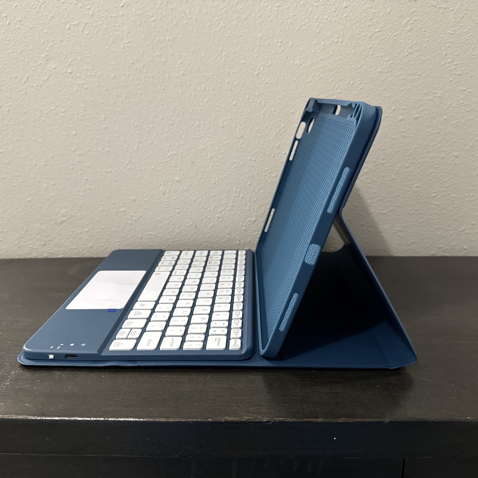 Funbiz iPad 10th/11th Gen CASE 10.9 inch with 7 Color Backlit KEYBOARD, BLUE