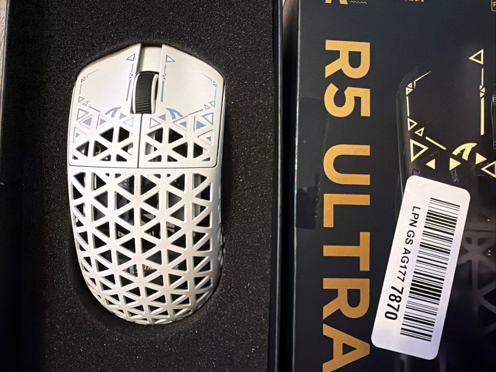 Attack Shark R5 Ultra Carbon Fiber Wireless Gaming Mouse PAW3950 MAX 8K 39g