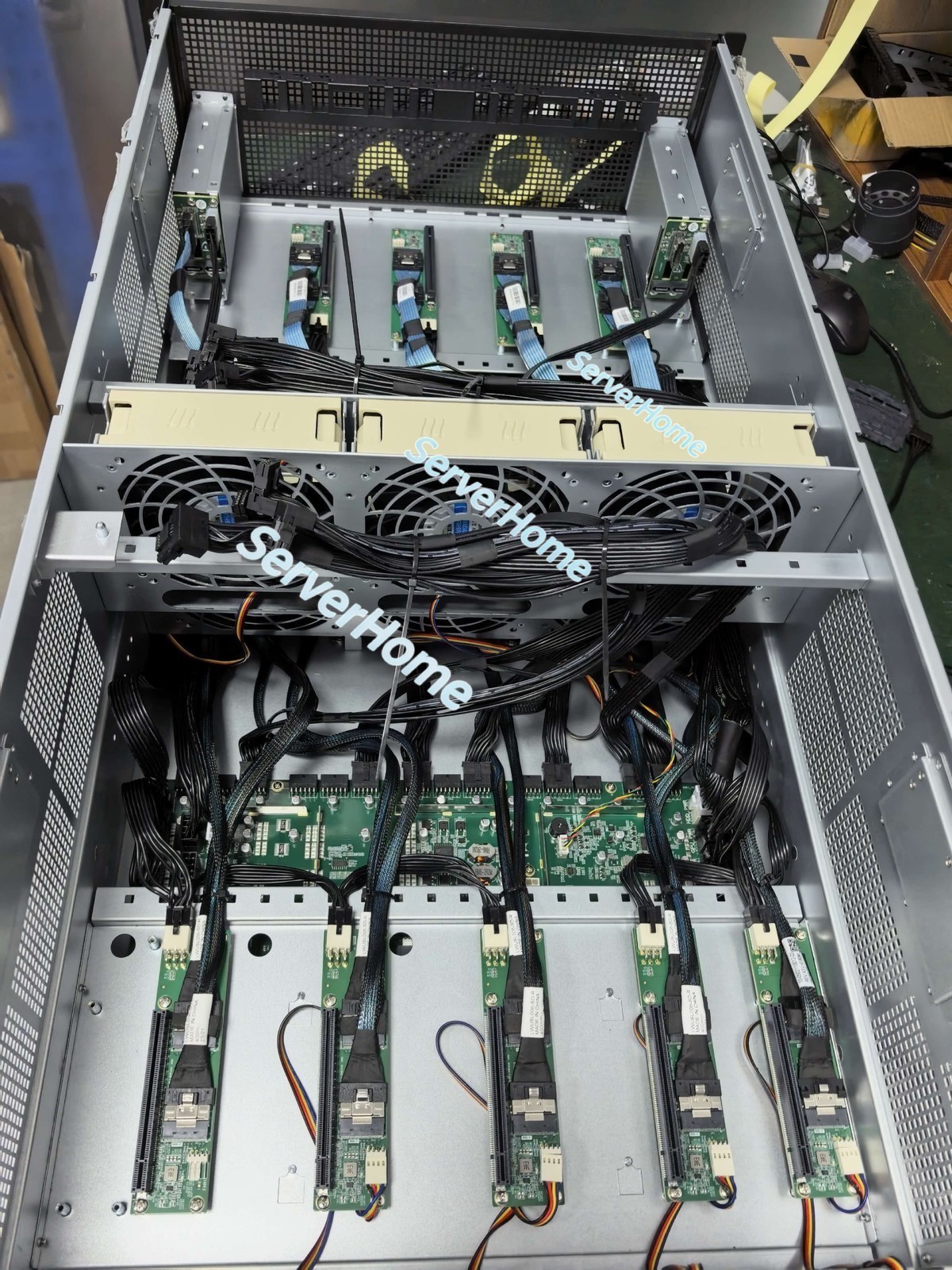 ASRock RACK ROME2D32GM-2T 6U 8GPU PCIe 4.0 x16 Bandwidth Server For AMD 2/3 cpu