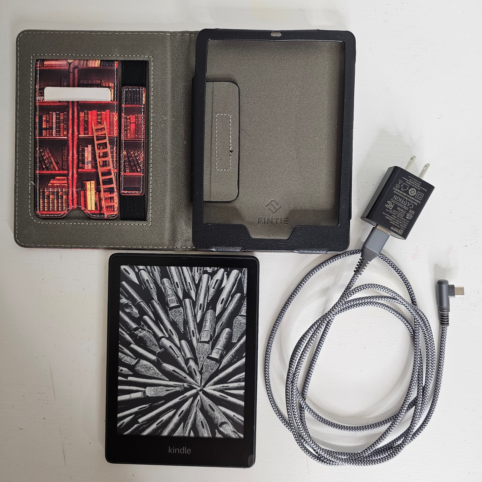 Amazon Kindle Paperwhite Signature Edition 11th Gen 32GB Bundle Case Charger