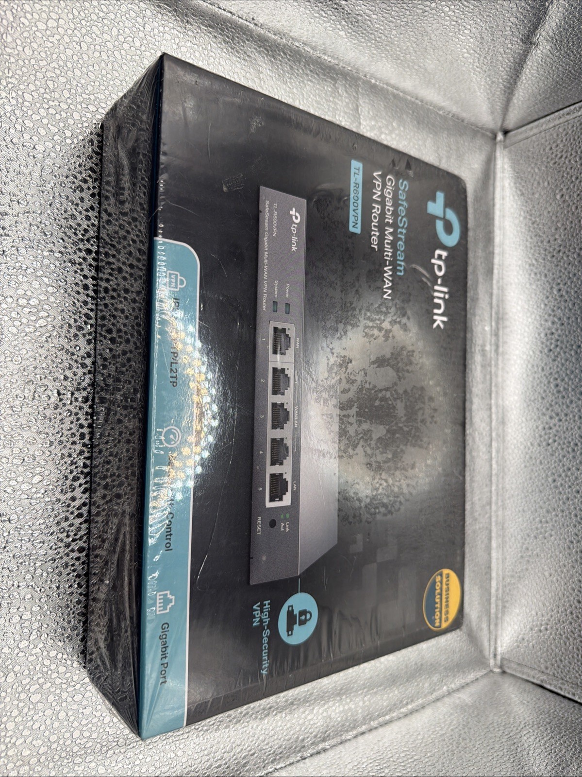 NEW sealed TP-Link TL-R600VPN SafeStream Gigabit Mult-WAN VPN Router