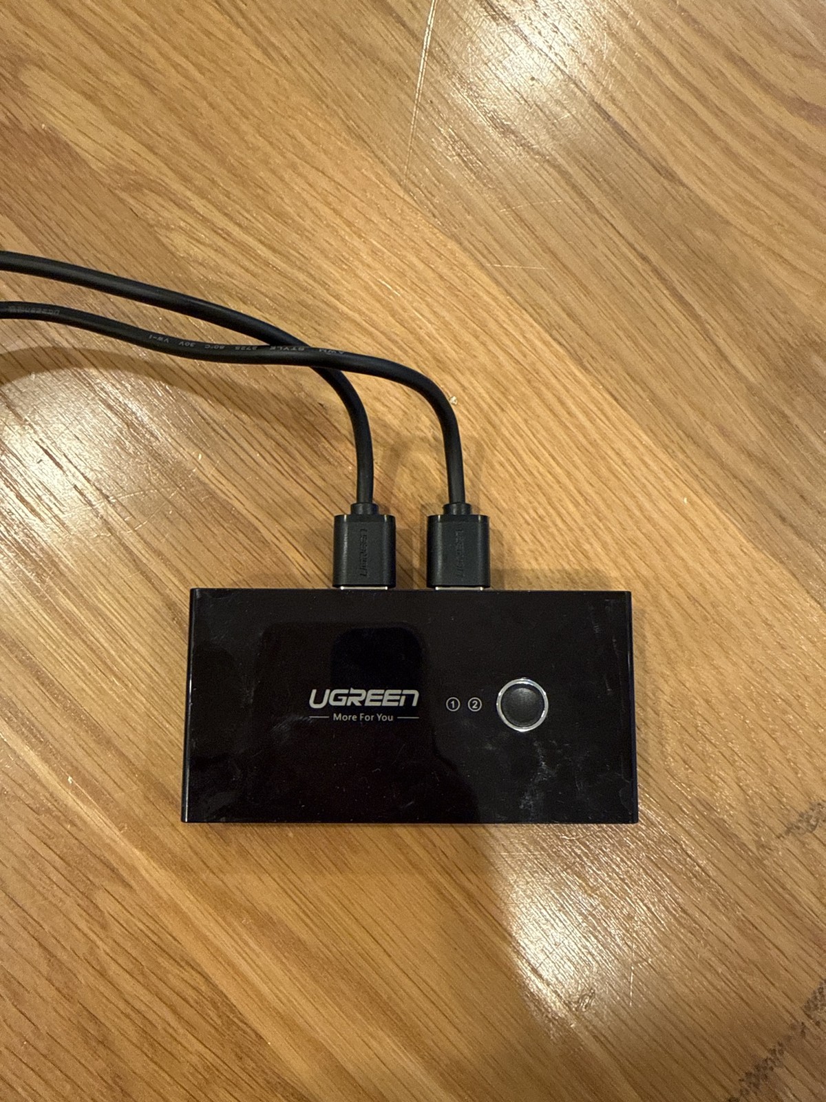 UGREEN USB 2.0 Sharing Switch 2 In 4 Out - 2 PCs Share 4 USB Devices