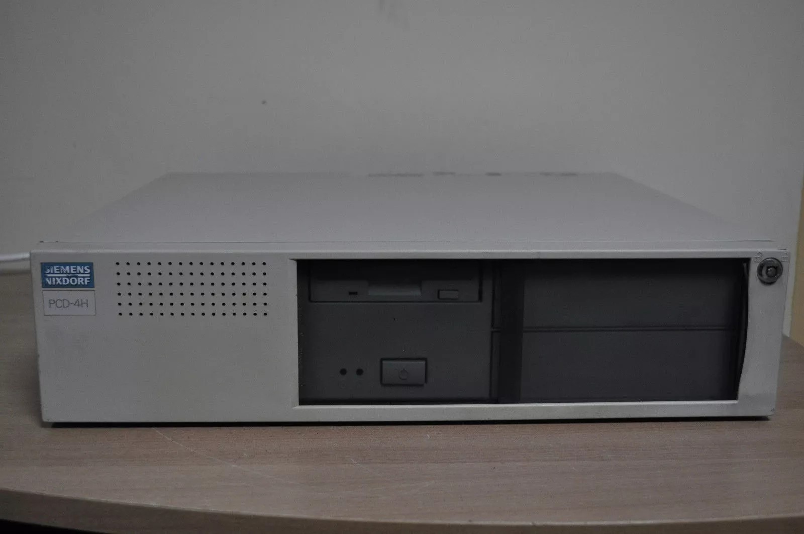 SIEMENS NIXDORF PCD-4H COMPUTER PCD-4H/PCI DX2/66 S26361-K375-V102 RARE WORKING