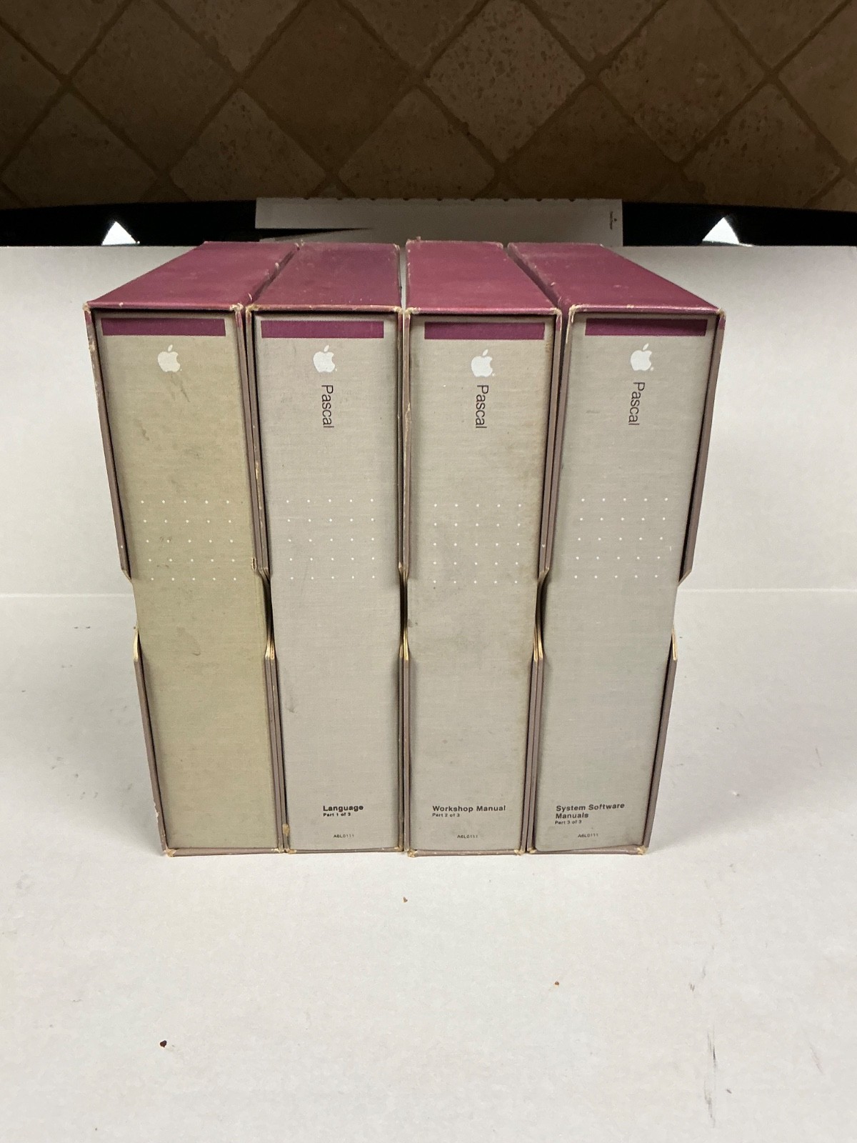 Apple Lisa 1 Pascal Software Workshop & System Manuals 1.0 A6L0111 & Profile (4)