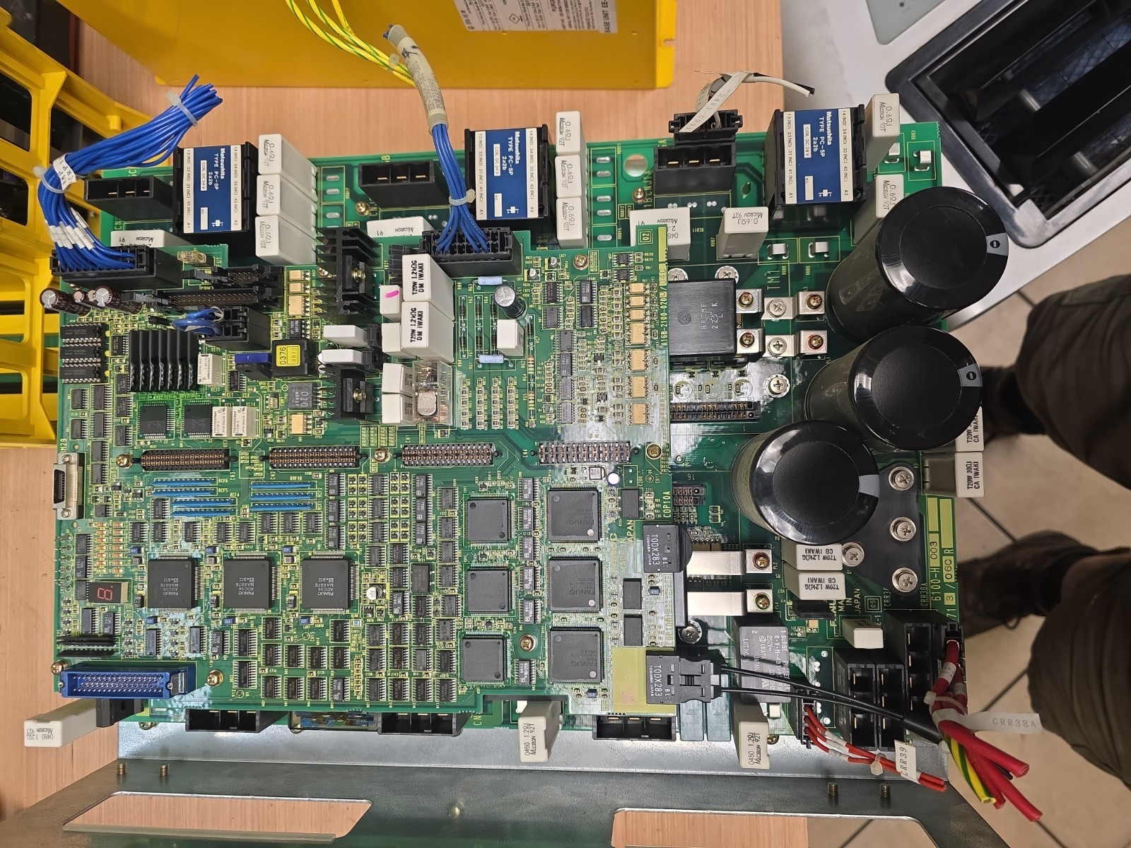1PCS USED FANUC A20B-2002-0713/06C Robot SERVO amplifier board