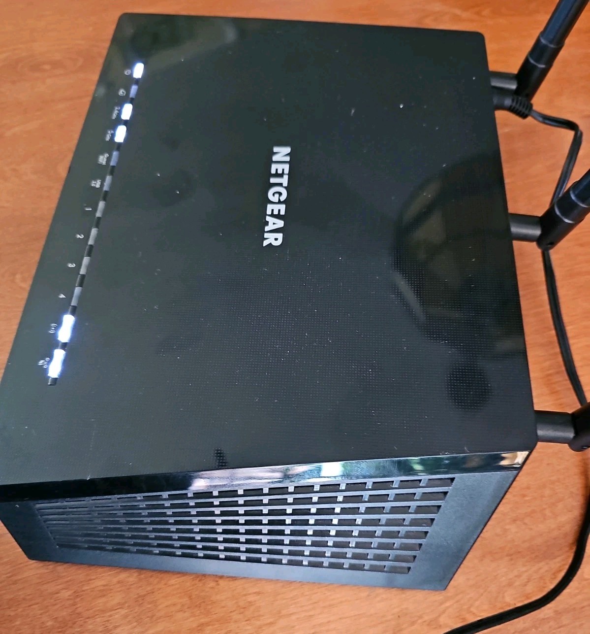 NETGEAR Nighthawk AC1750 Smart WiFi Router (R6700v3) Dual-Band