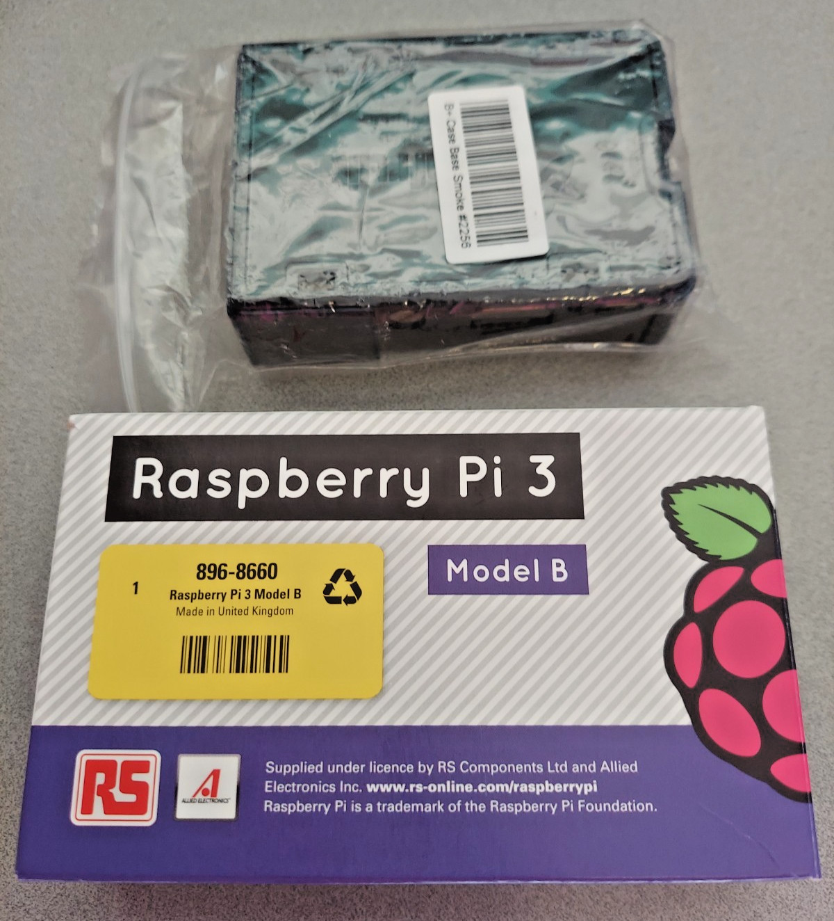 Raspberry Pi 3 Model B 1GB WiFi Bluetooth RS 896-8660 NEW IN BOX + Case Base
