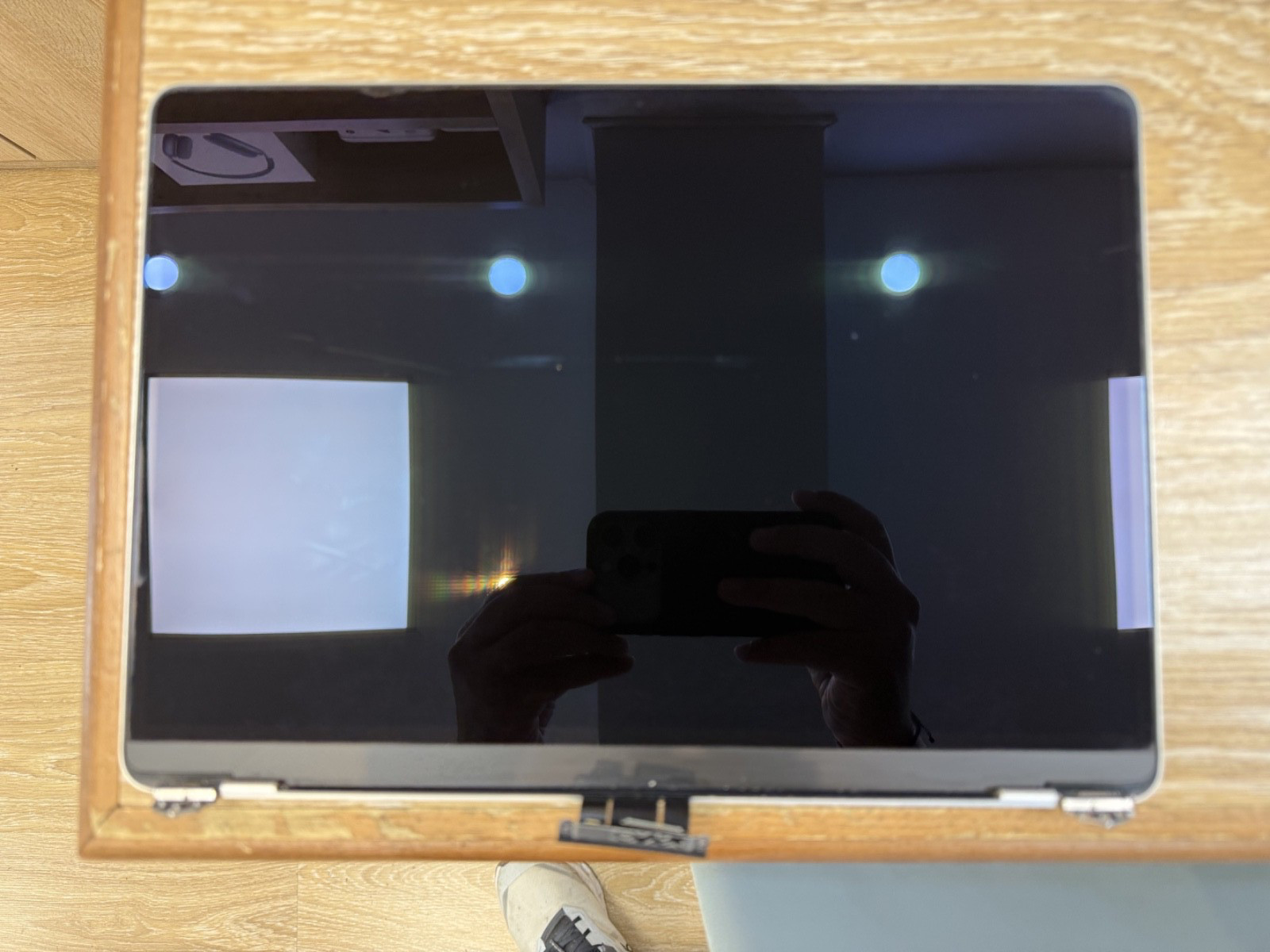 APPLE Macbook Air 13Inch M2 Starlight color,  LCD Faulty Display for parts.