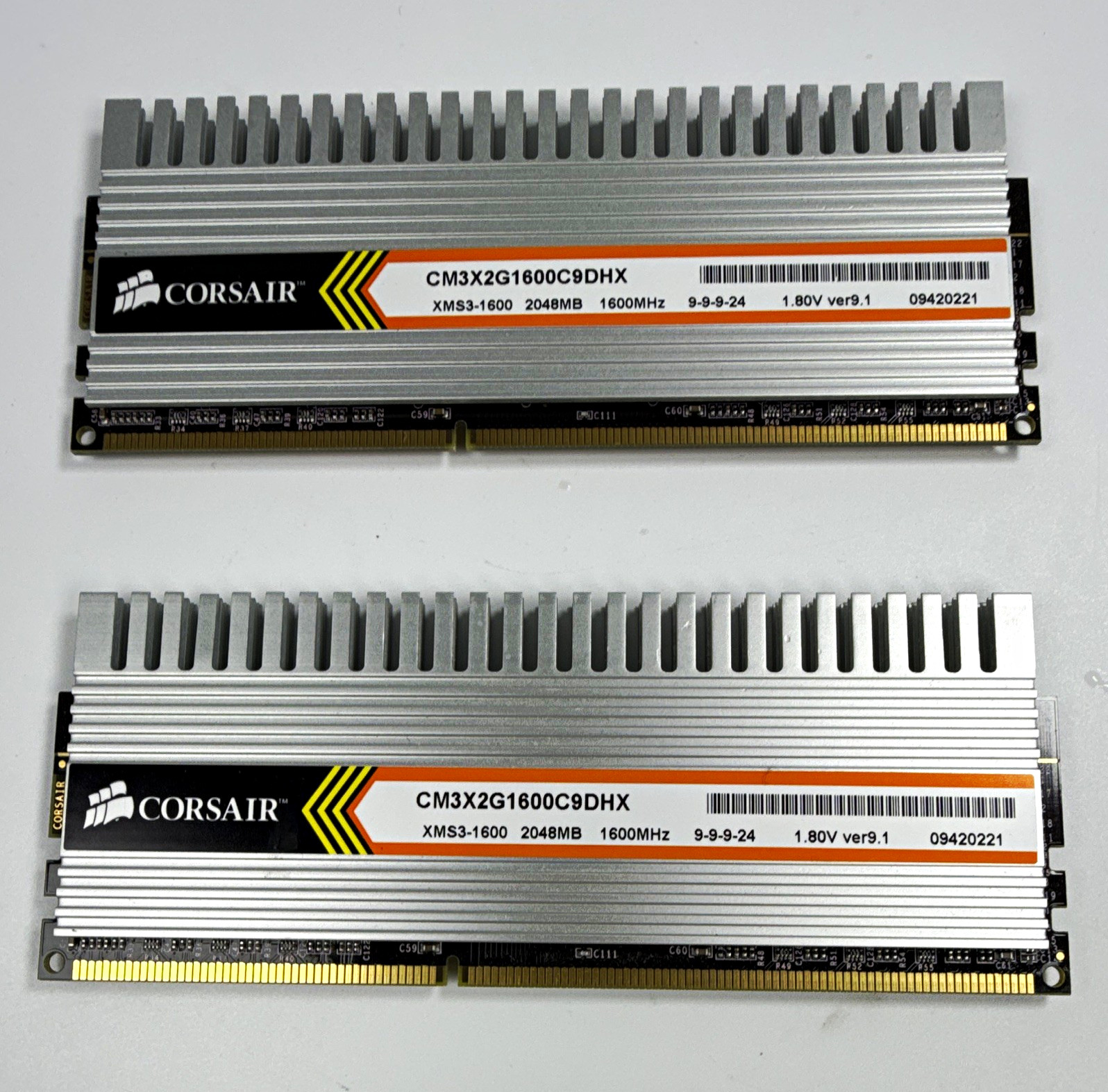 Corsair XMS3 DHX 4GB (2x2GB) DDR3-1600 PC3-12800 240-Pin DIMM