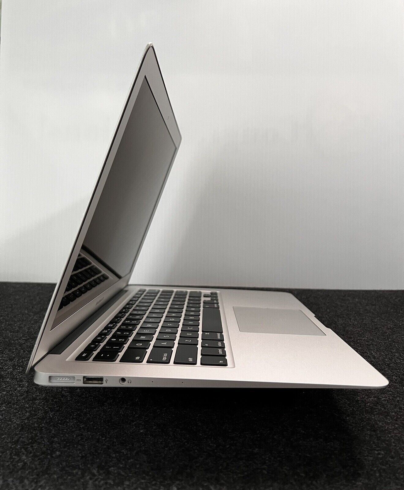 Apple MacBook Air A1466 13.3" Intel I5 CPU 4GB RAM 120 SSD