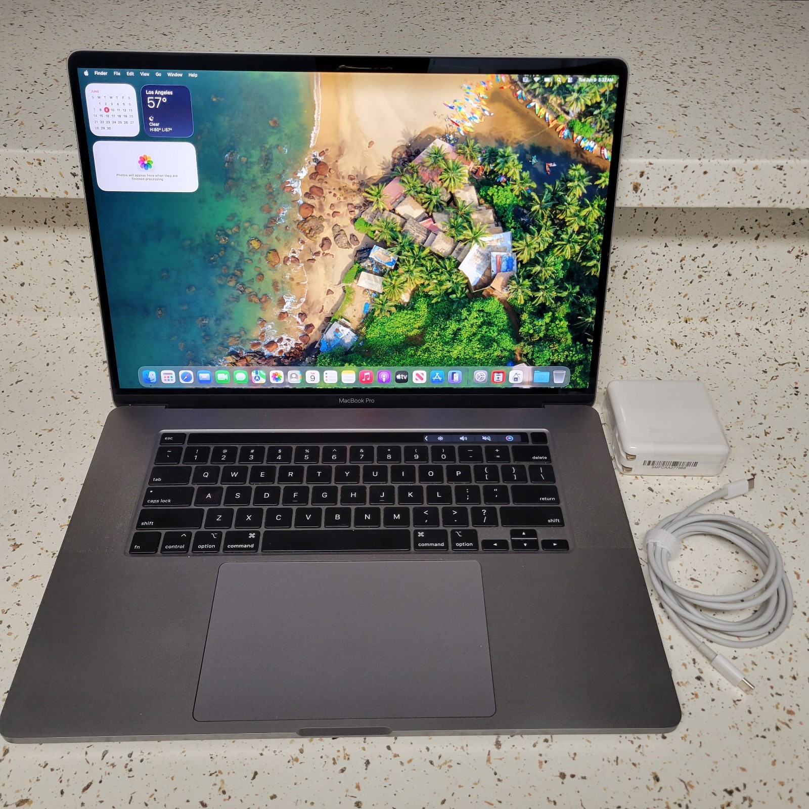 MacBook Pro 2019 (16-inch, 16gb ram, i7 processor, 500 SSD storage)