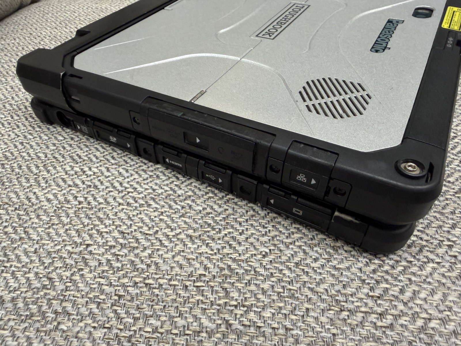 Panasonic ToughBook CF-33 12" Core i5-7300 256GB 8GB Win10 NO-AC