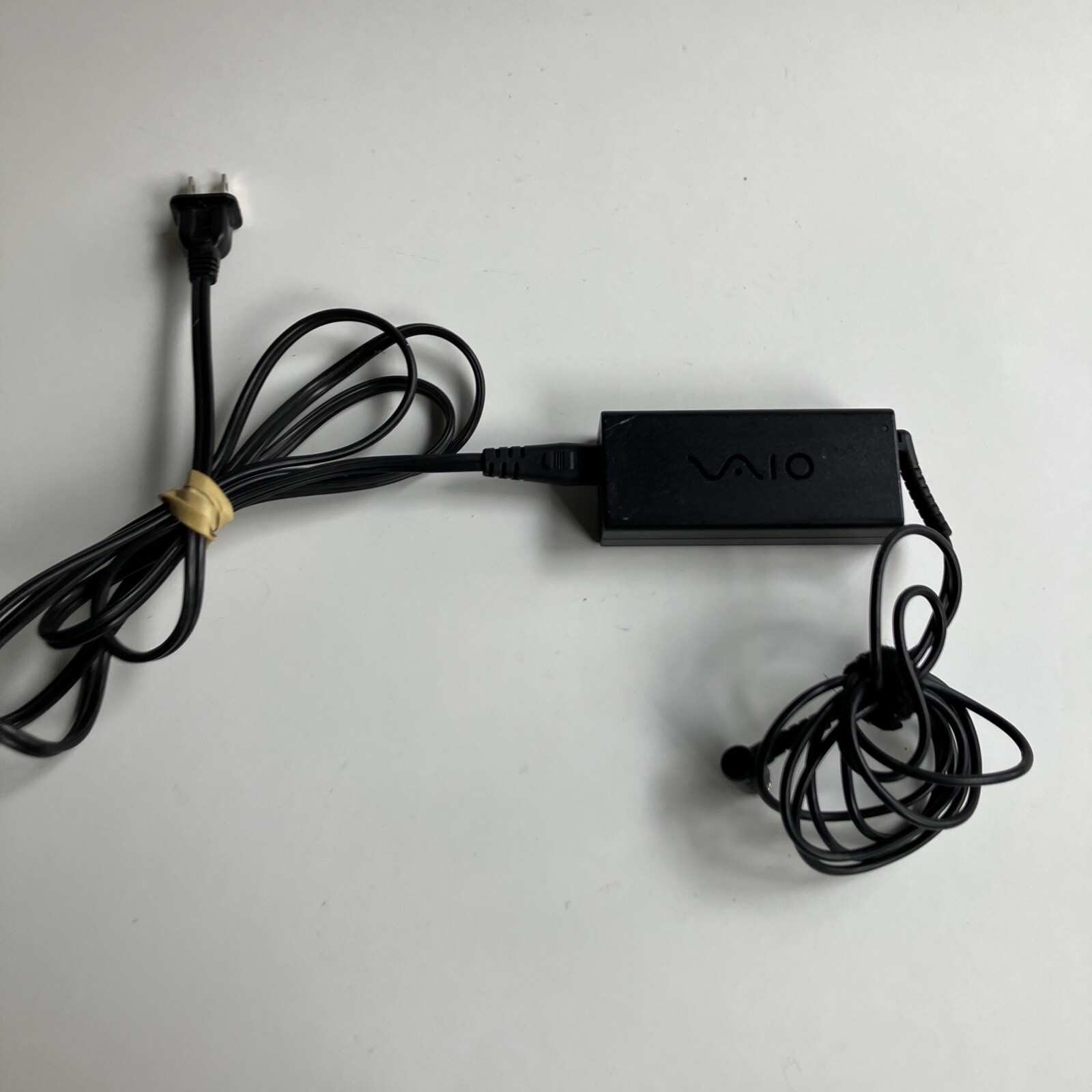 Genuine Sony VAIO 19.5V 3.3A VGP-AC19V48 OEM Original Power Adapter